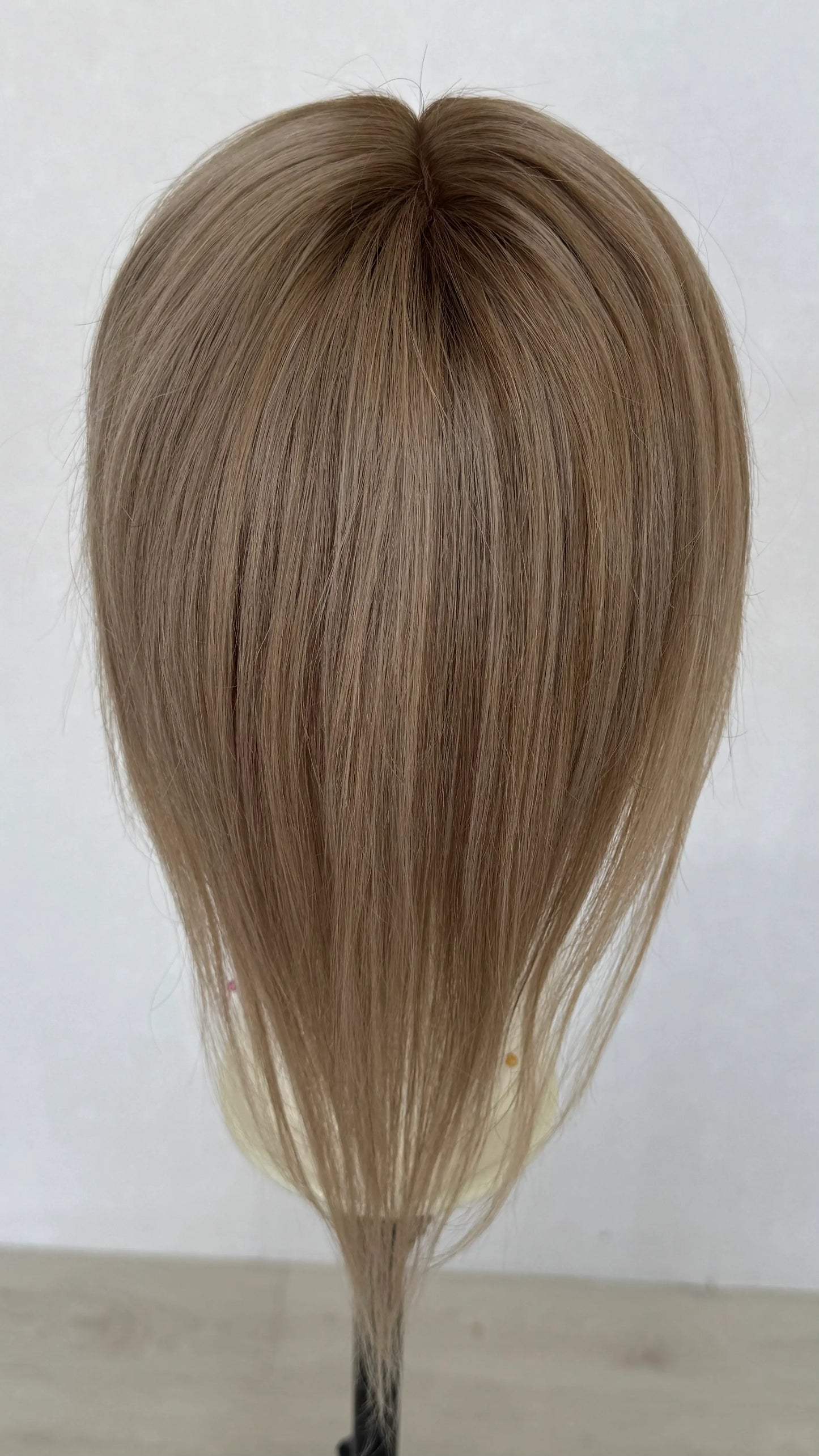 fine ends topper to blend with bio hir, mixed ash blonde colour with slight root.