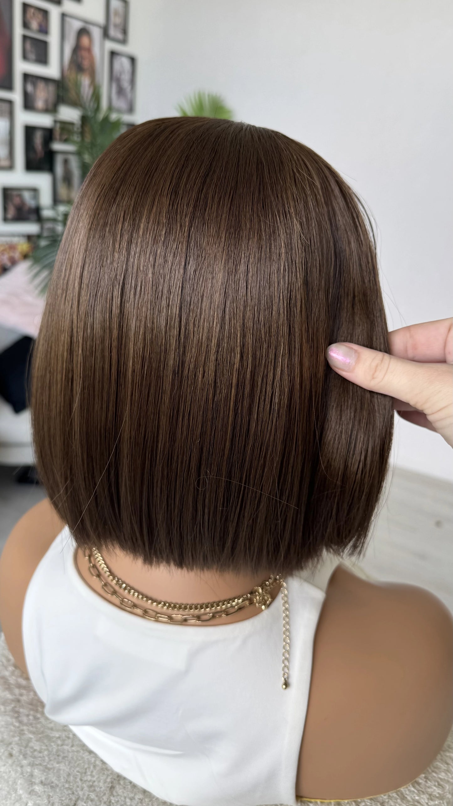 synthetic wig from behind, holding the hair 12 inch bob, heat safe synthetic hair.