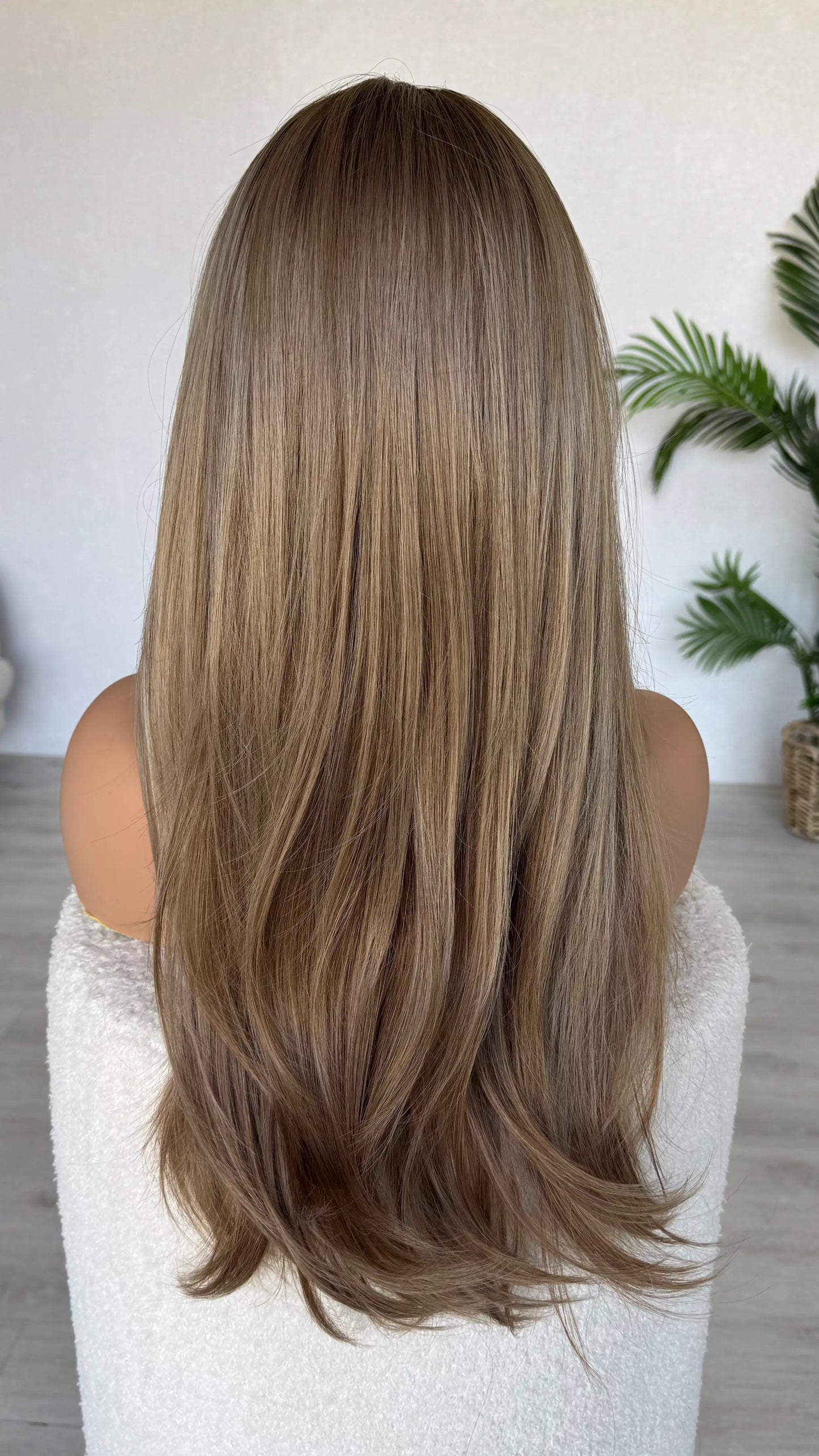 back view long ombre blonde hair