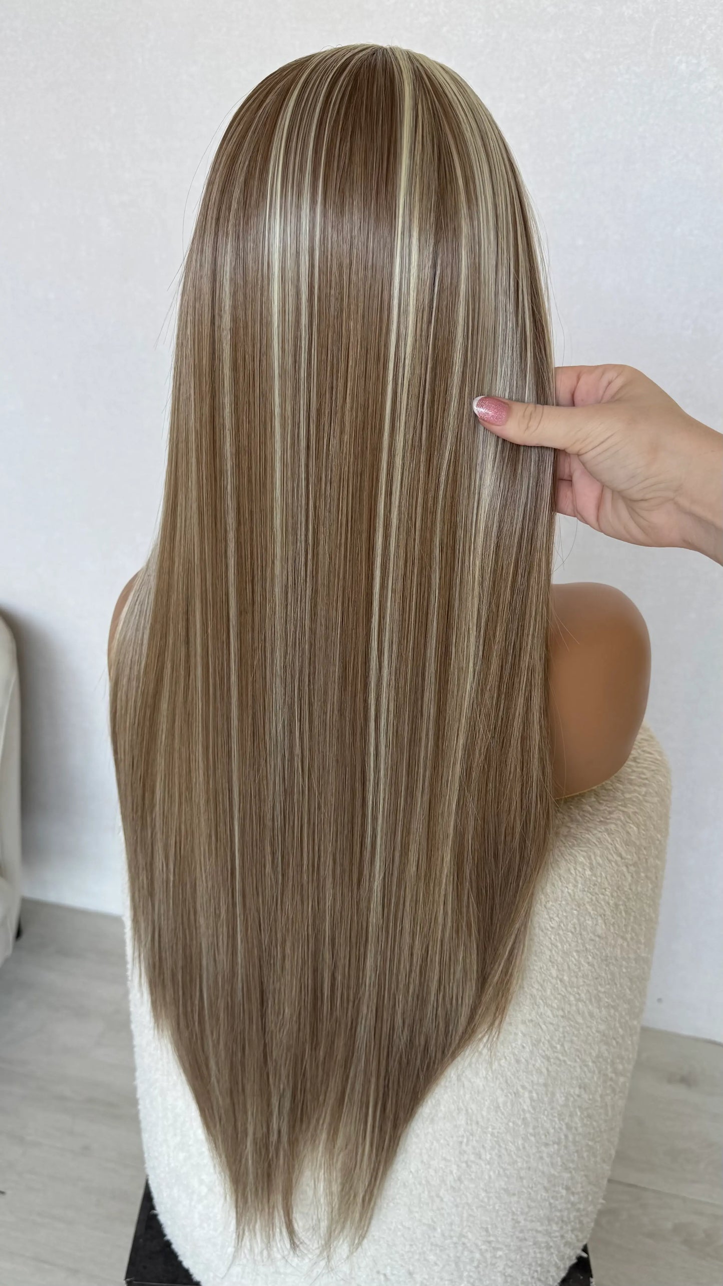long straight hair from back holding hair, heat safe glueless wig australia.