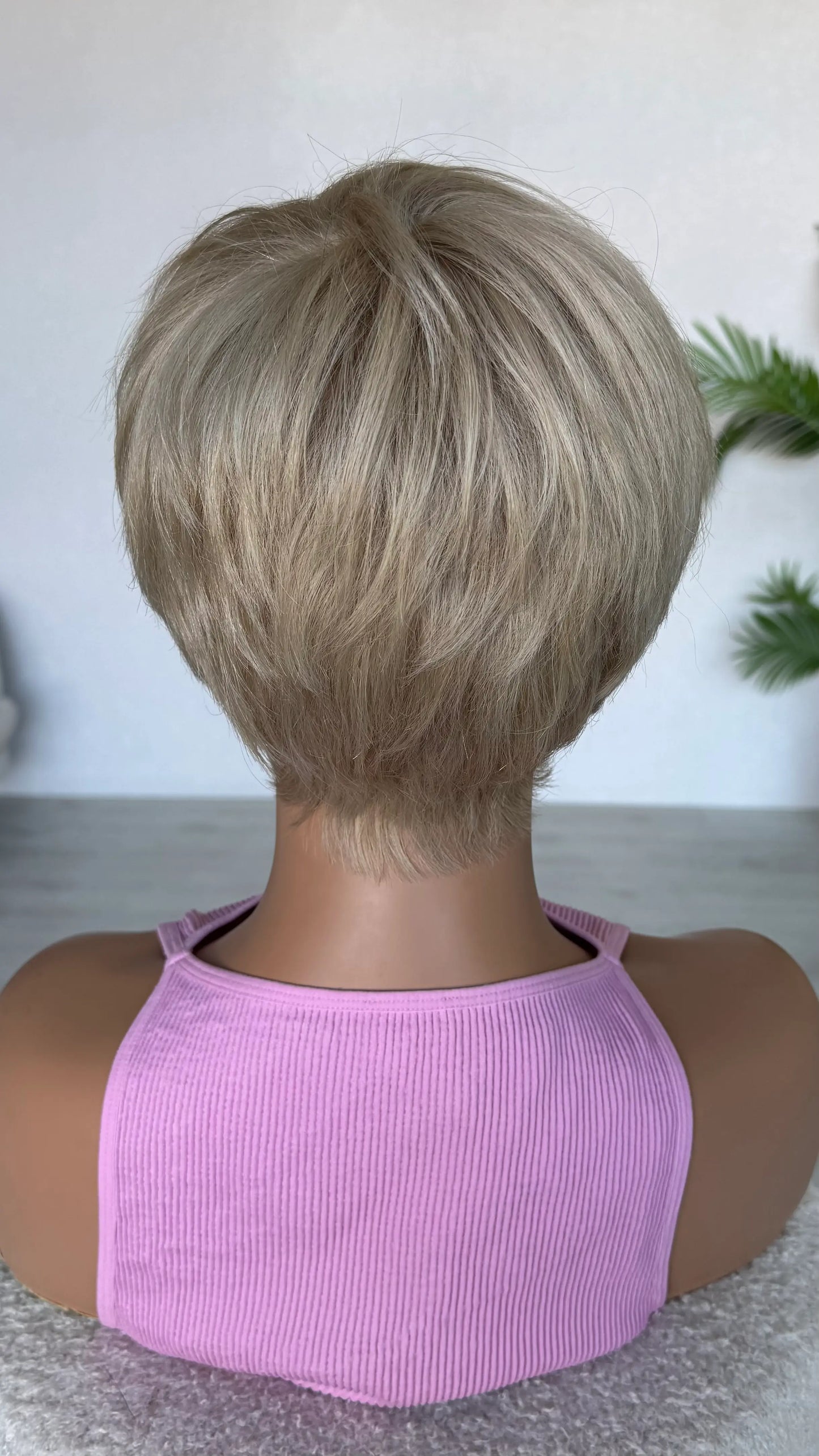 back view white short blonde hair wig