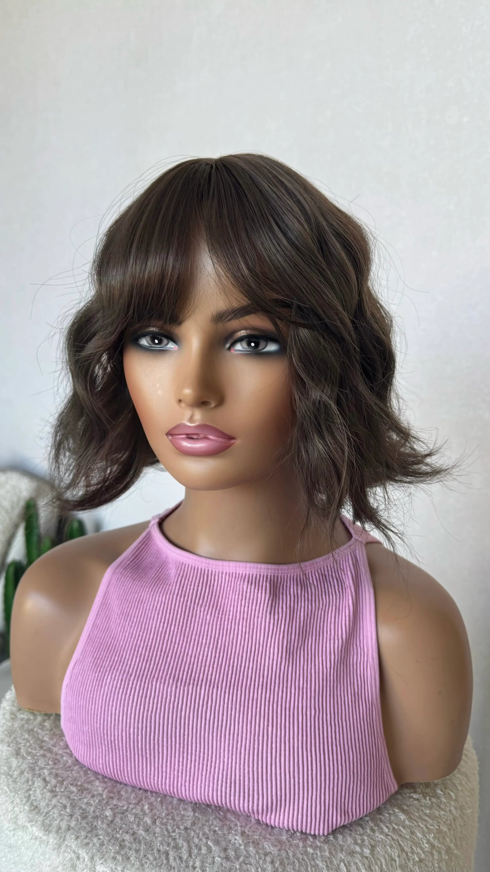 10 inch wavy bob fringe wig, middle part with fringe parted to the side, gluleess synthetic wigs australia.