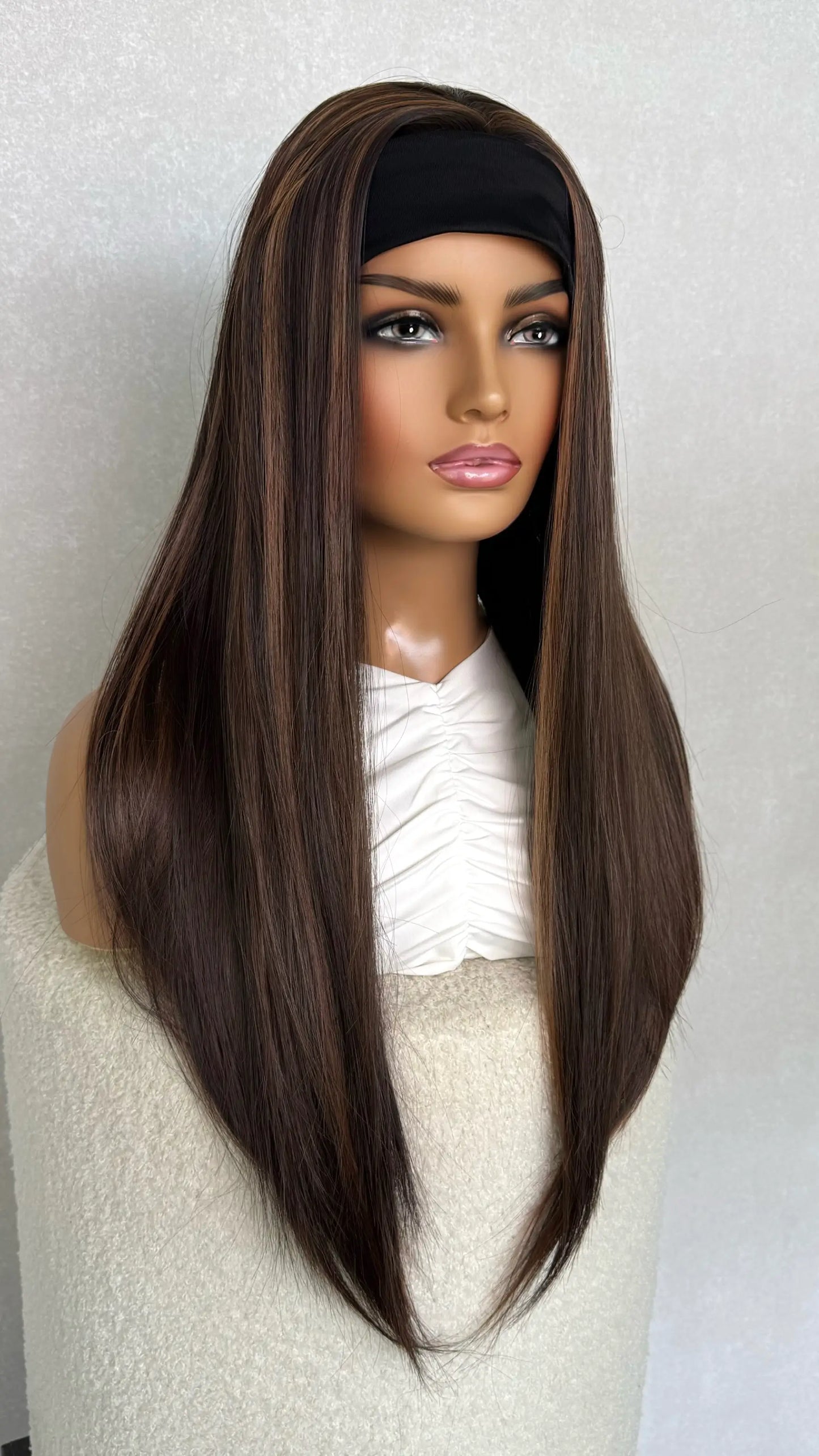 cleo headband synthetic from the side on,. showing colour of hair and length. long synthetic wig with headband. heat friendly.