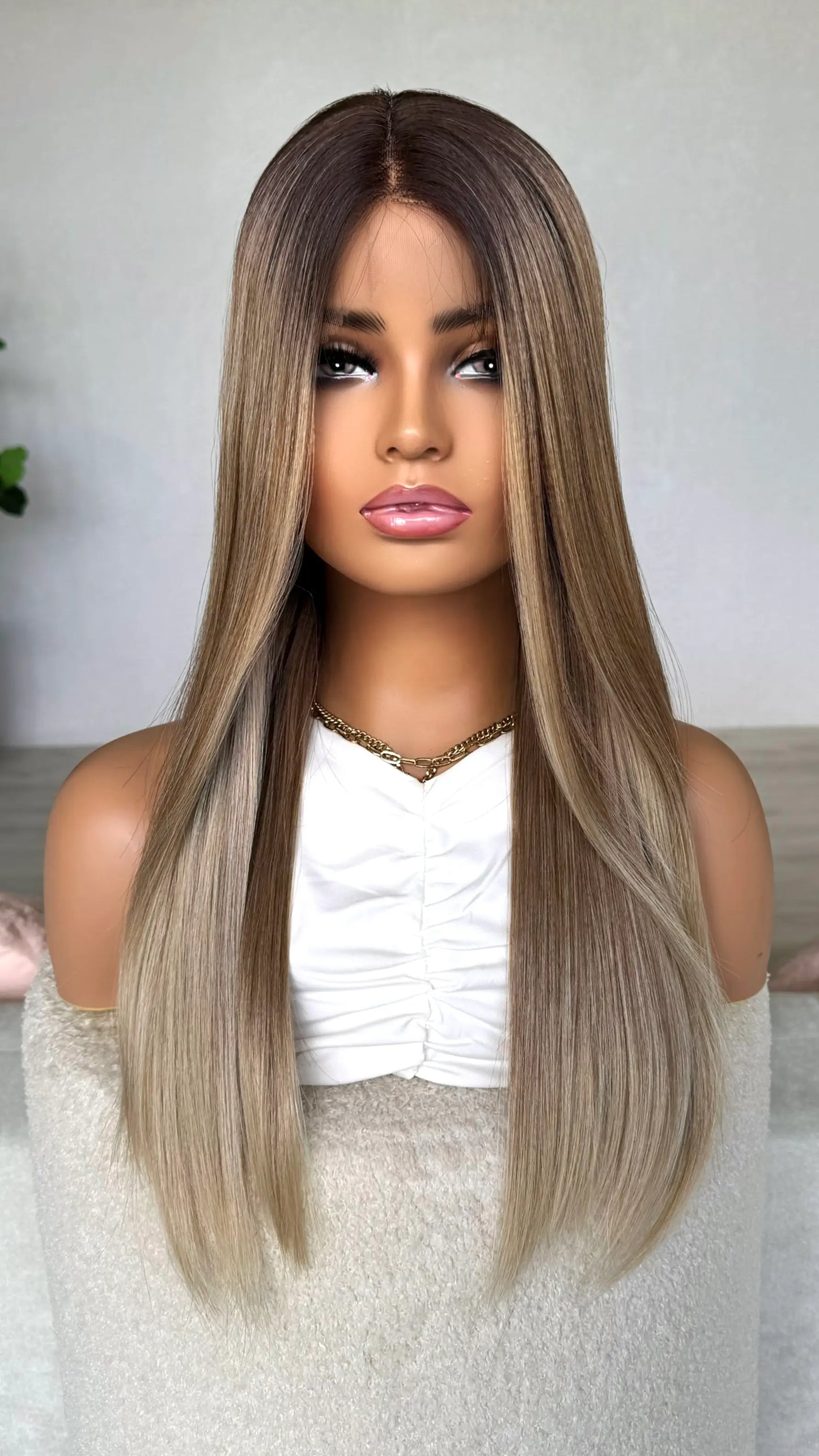 champagne blonde hair with darker root, straight synthetic hair wig.