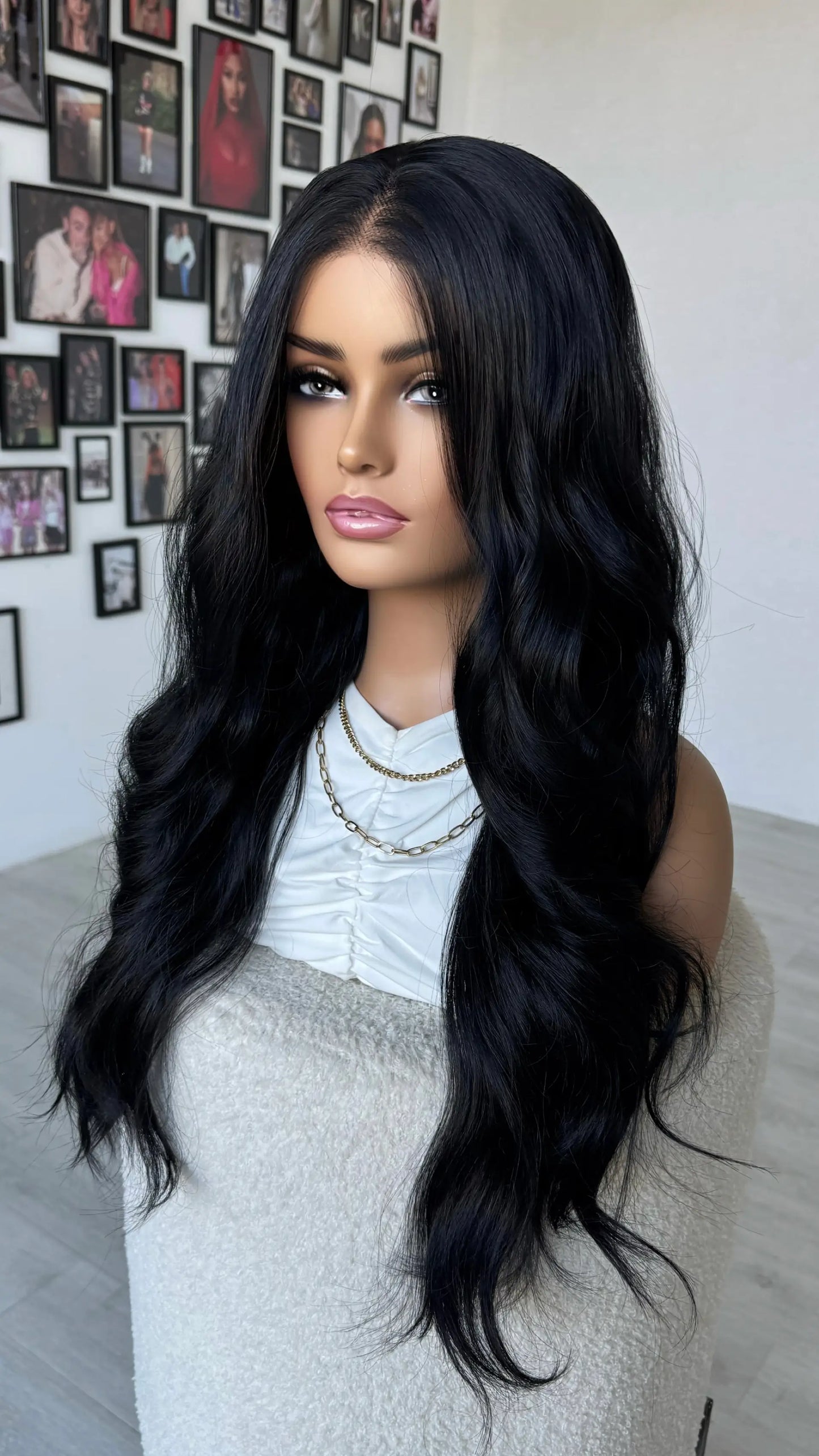 lacefront black wig middle part, heat safe.