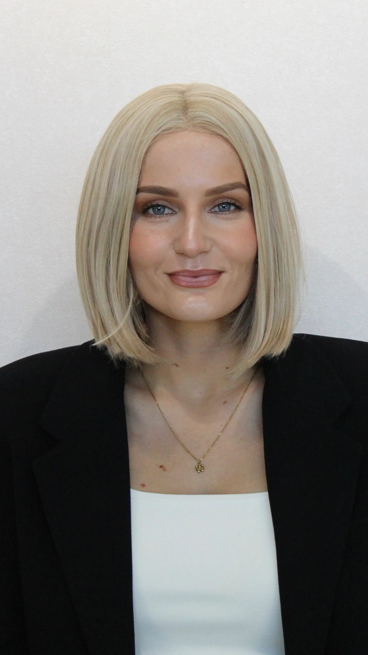 bright bob synthetic lacefront bob 10-12 inch , with baby hairs.