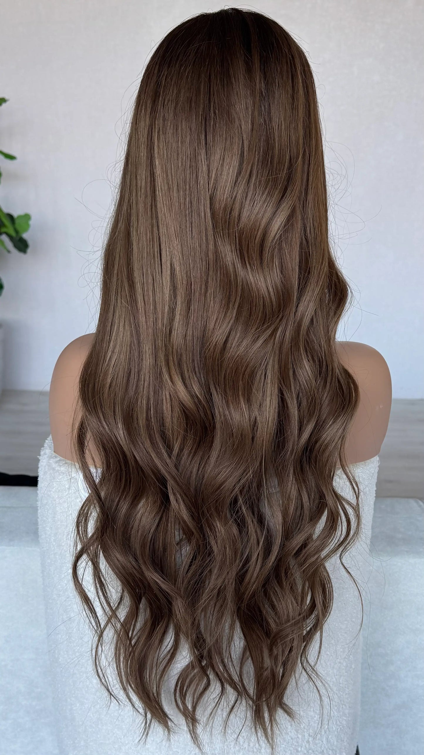 back view long wavy hair 28 inches