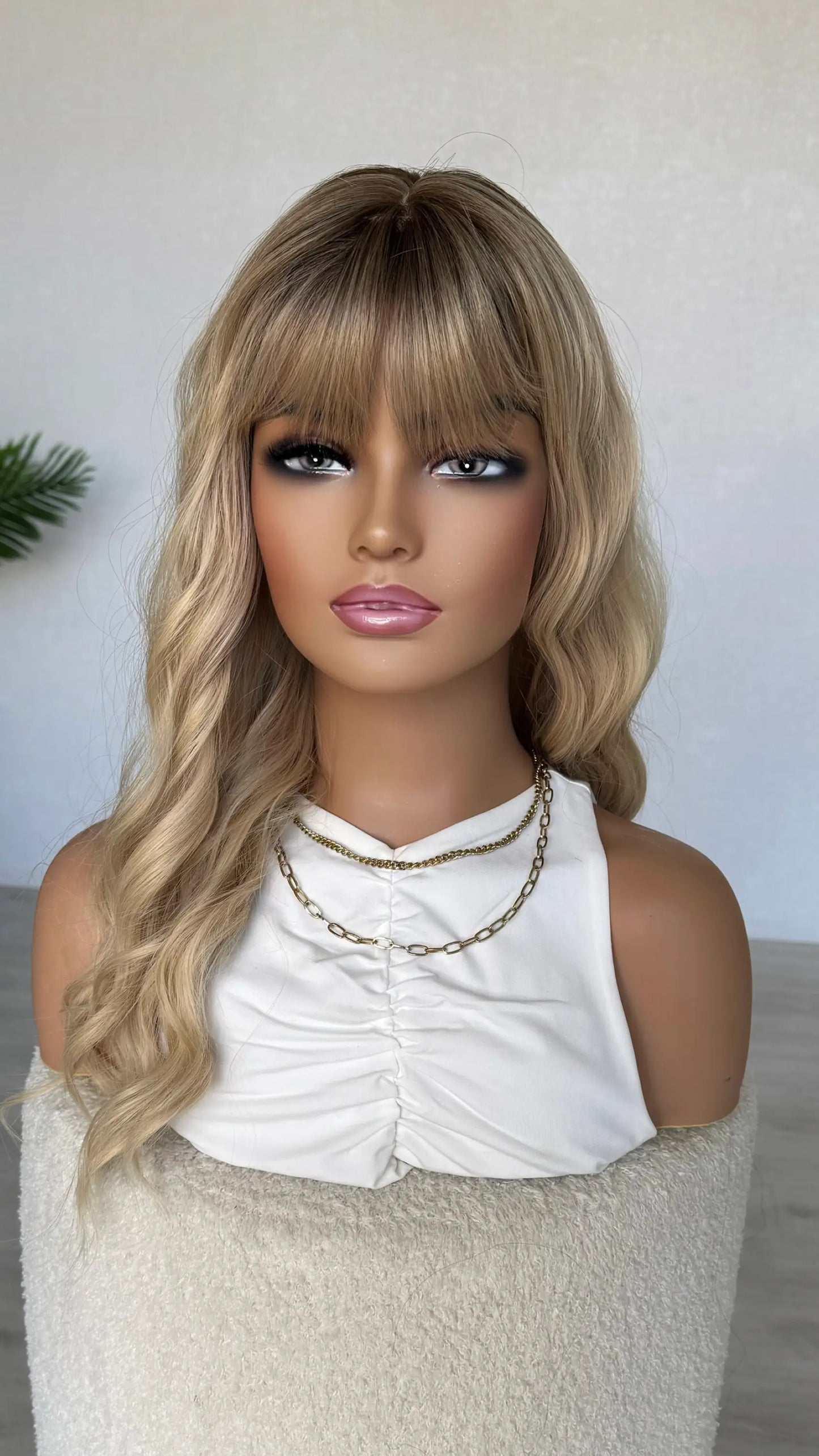 sunshine synthetic with middle part, wavy hair blonde ombre