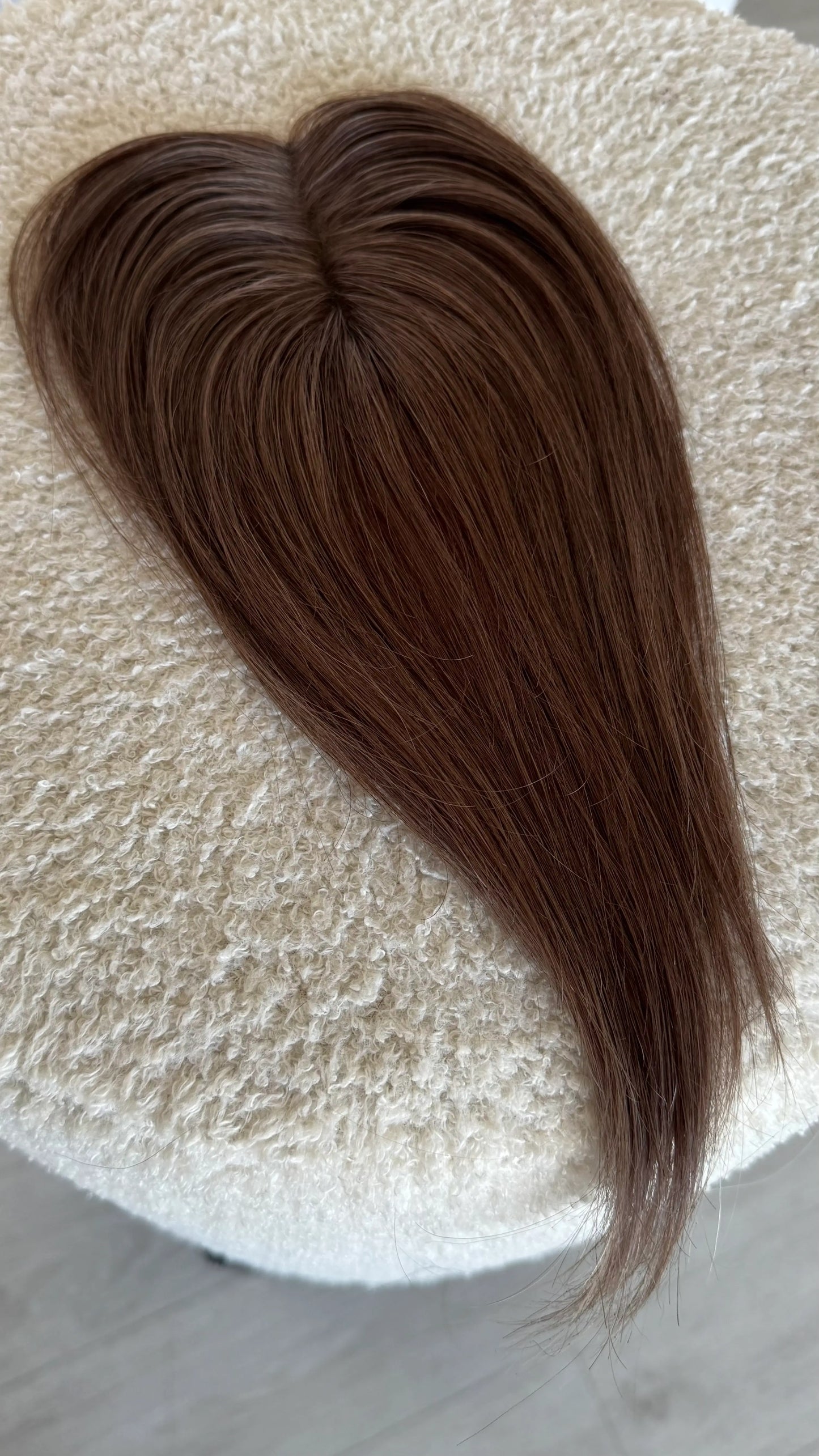 showing partline on mini topper, human hair topper 3x clips.