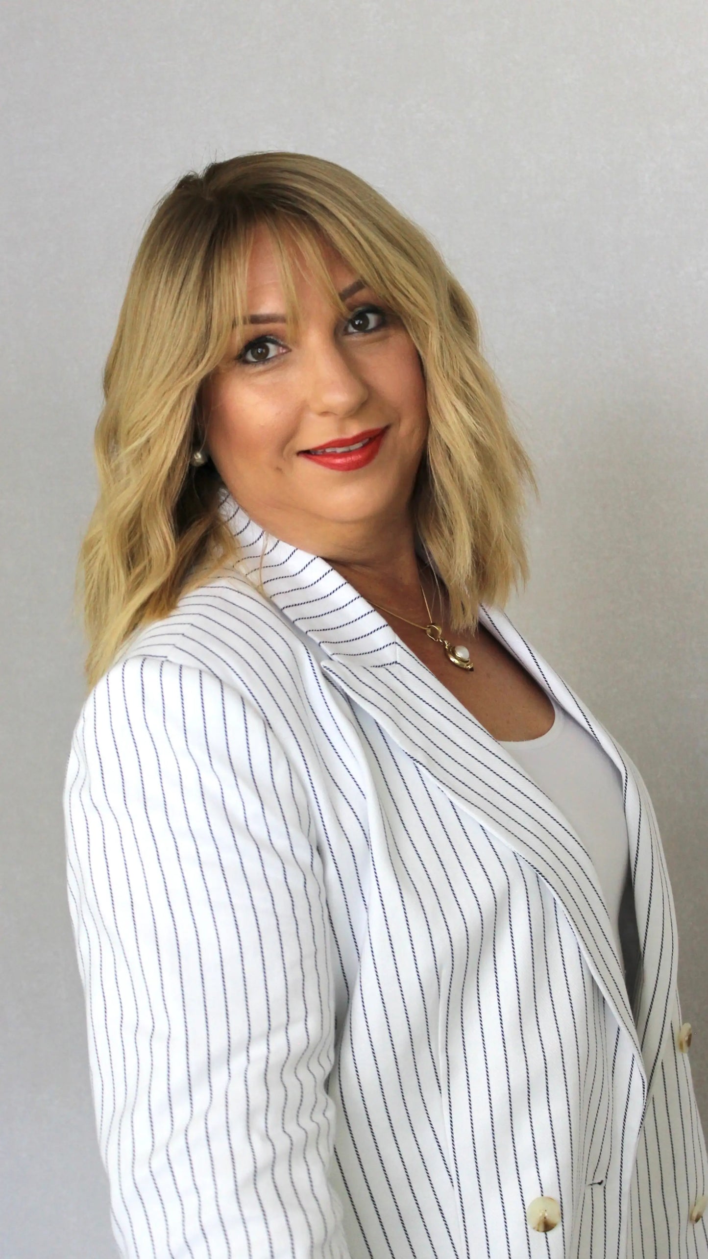 Warm Ombre Blondeā 14" Human Hair Lace Front Wig- Colour: Spring