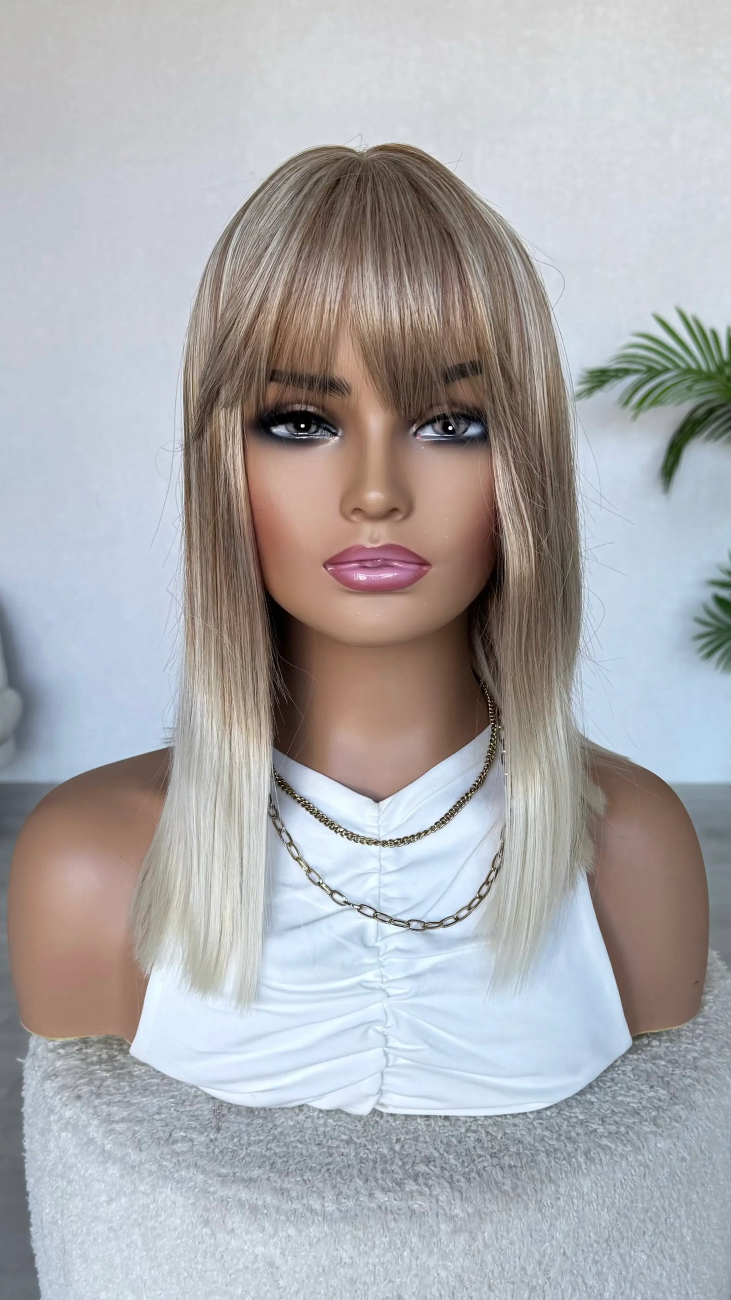 straight blonde hair fringe wig, glueless middle part.