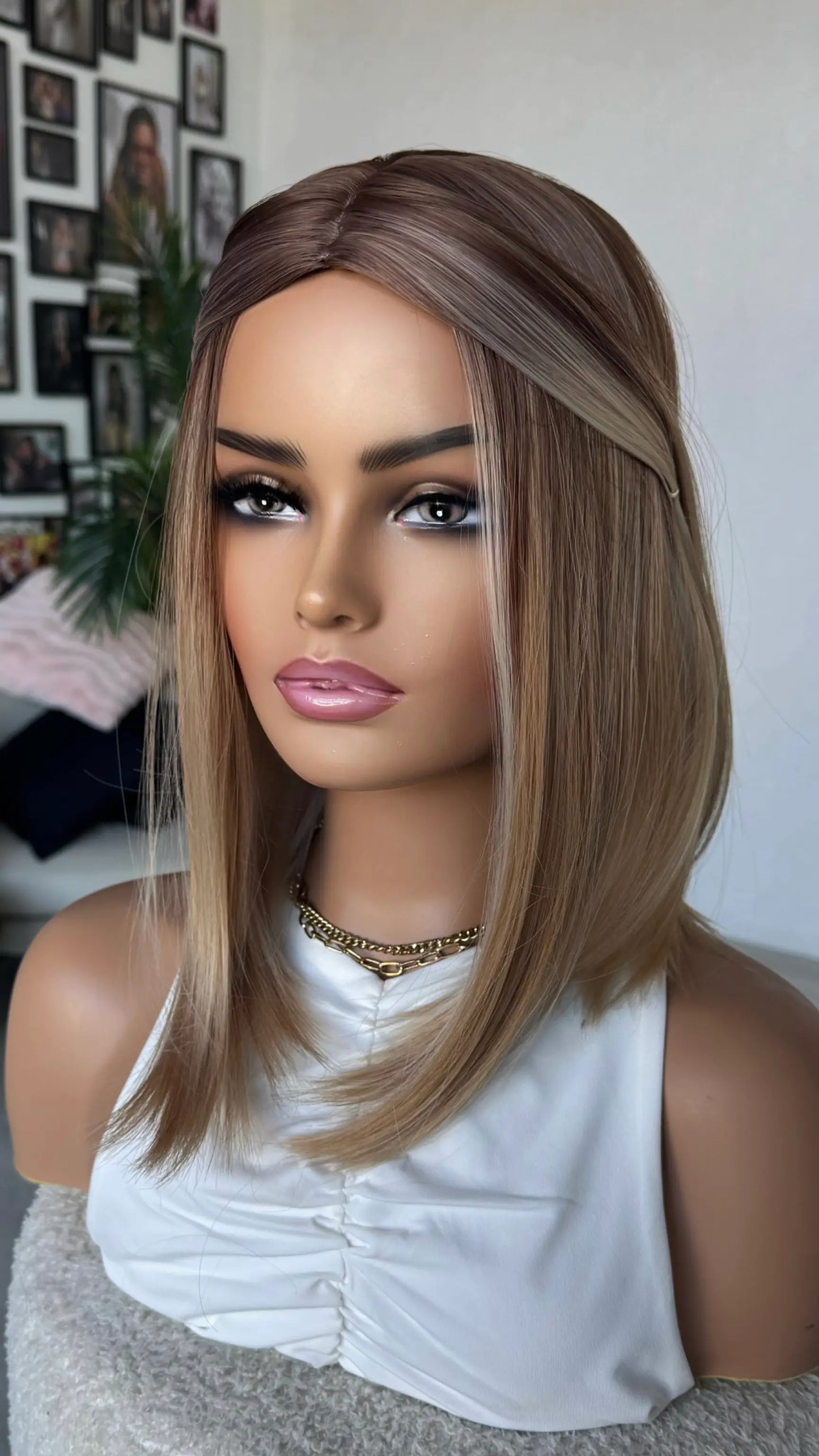 12-14 inch bob length hair. ombre bob middle part. heat safe synthetic hair.