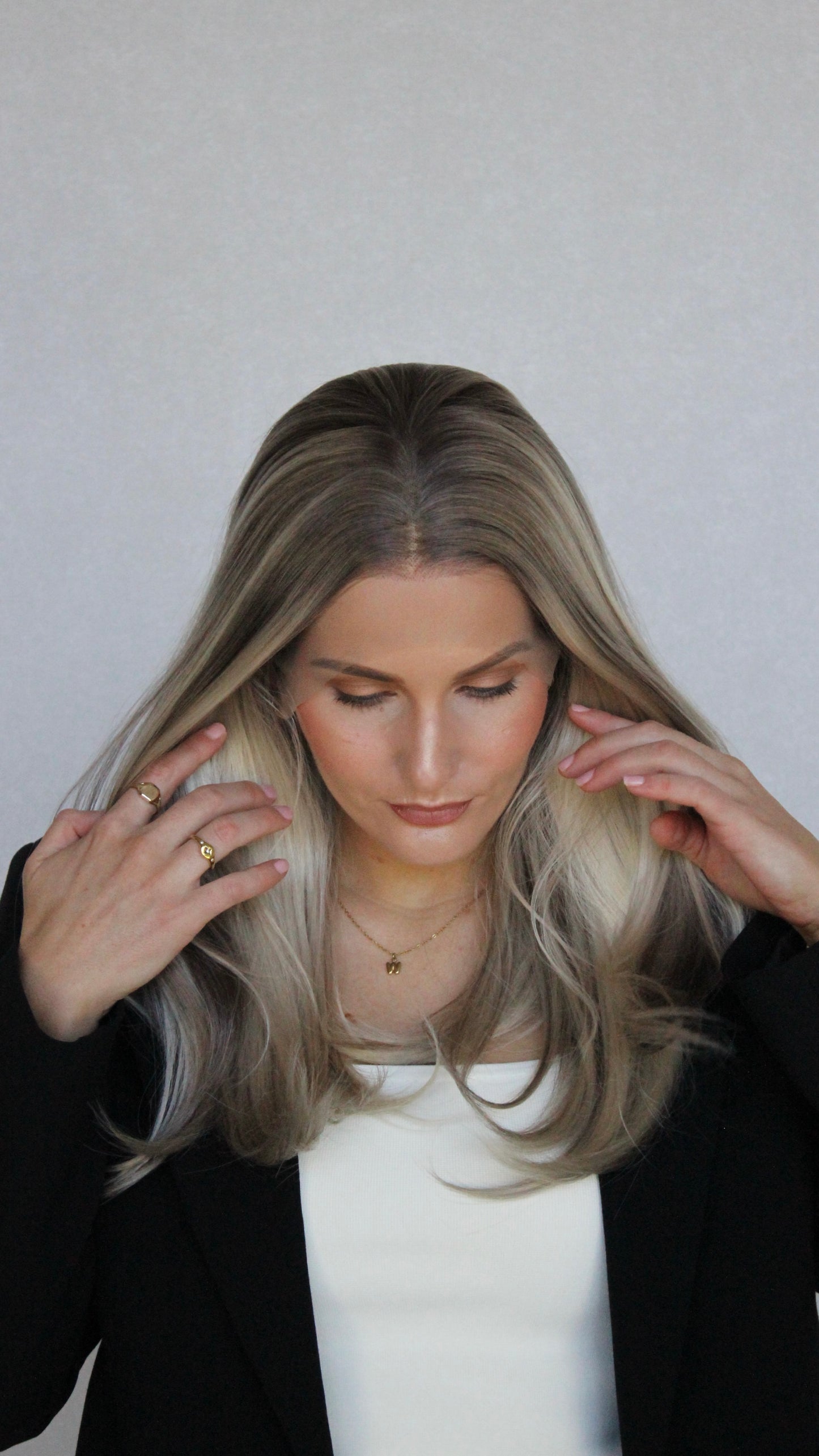 top view christina synthetic, glueless wig, lowlighted blonde with root.