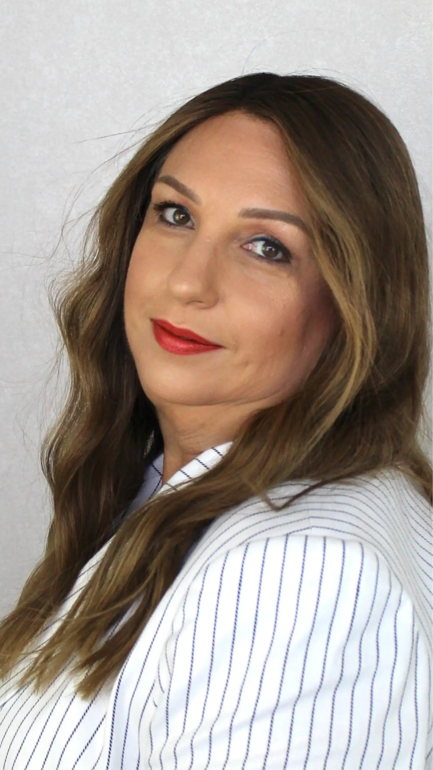 Medium Brunette with Soft Highlights– 20" Human Hair Lace Front Wig- Colour: Mocha