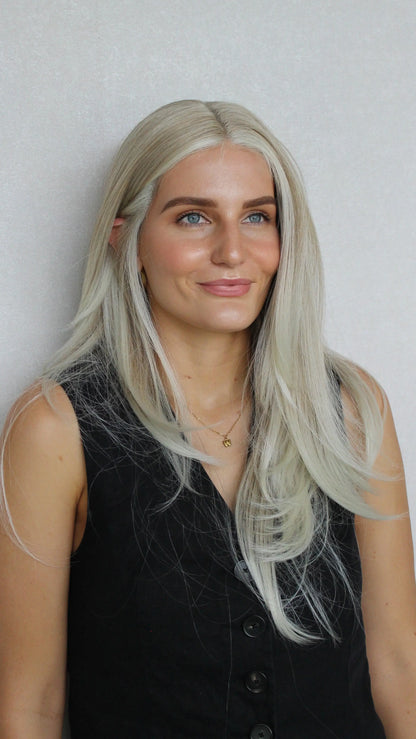 tinker blonde synthetic wig, heat safe, layered londe wig.