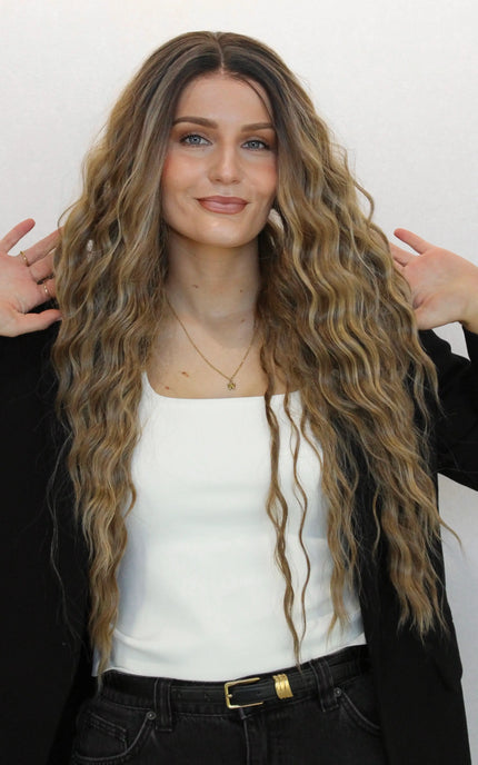 lacefront long synthetic wigm wavy brown hair with highlights.