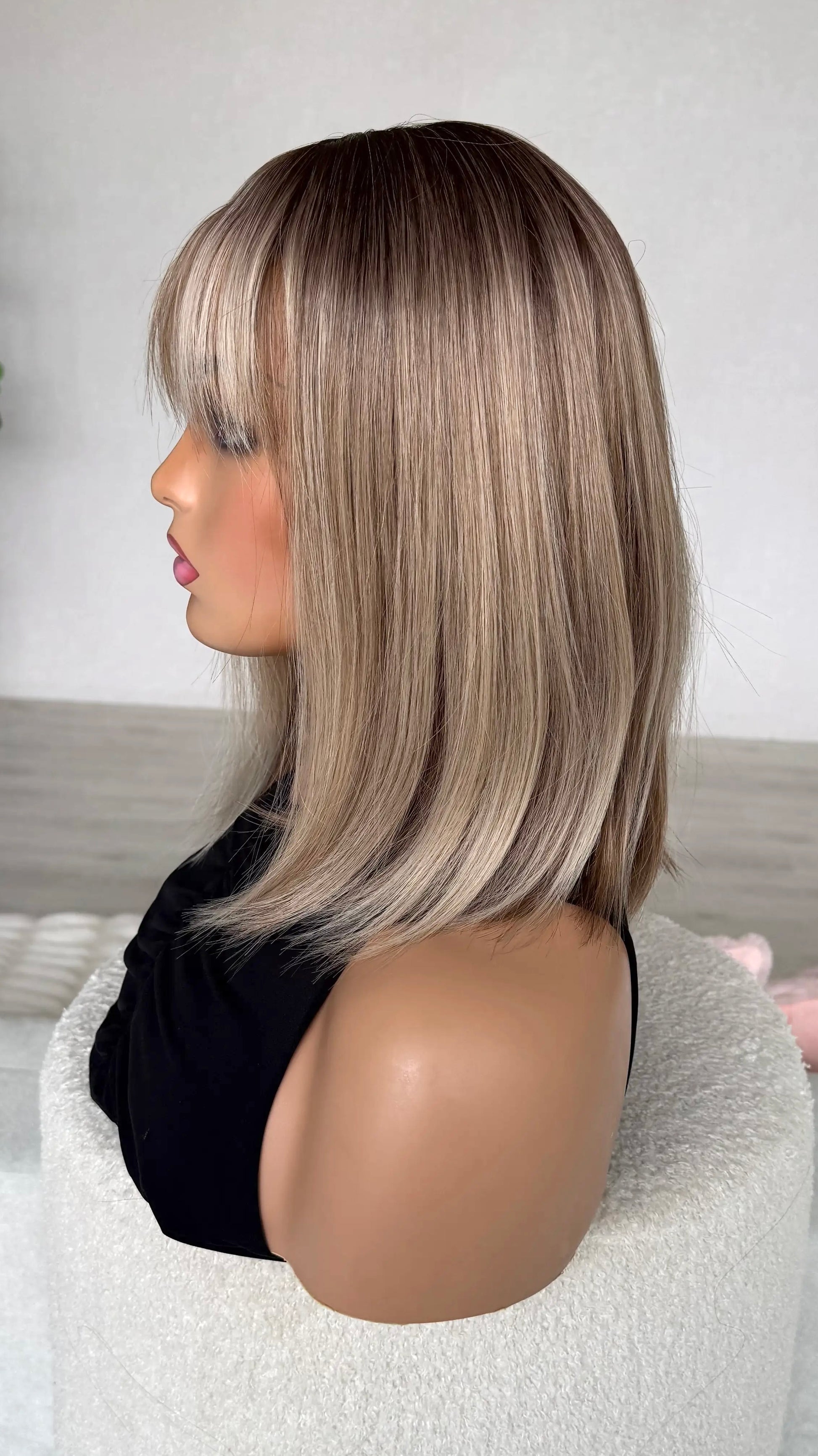 Champayne balayage hair side on. 14 inch fringe wig. 