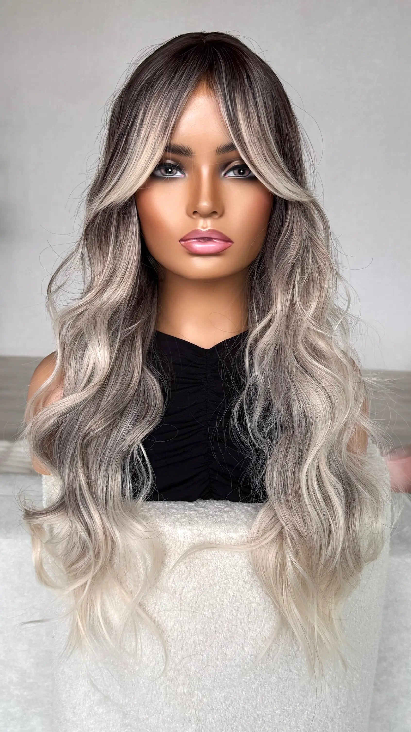 Ash balayage blonde front view, curtiain bangs, wavy hair.