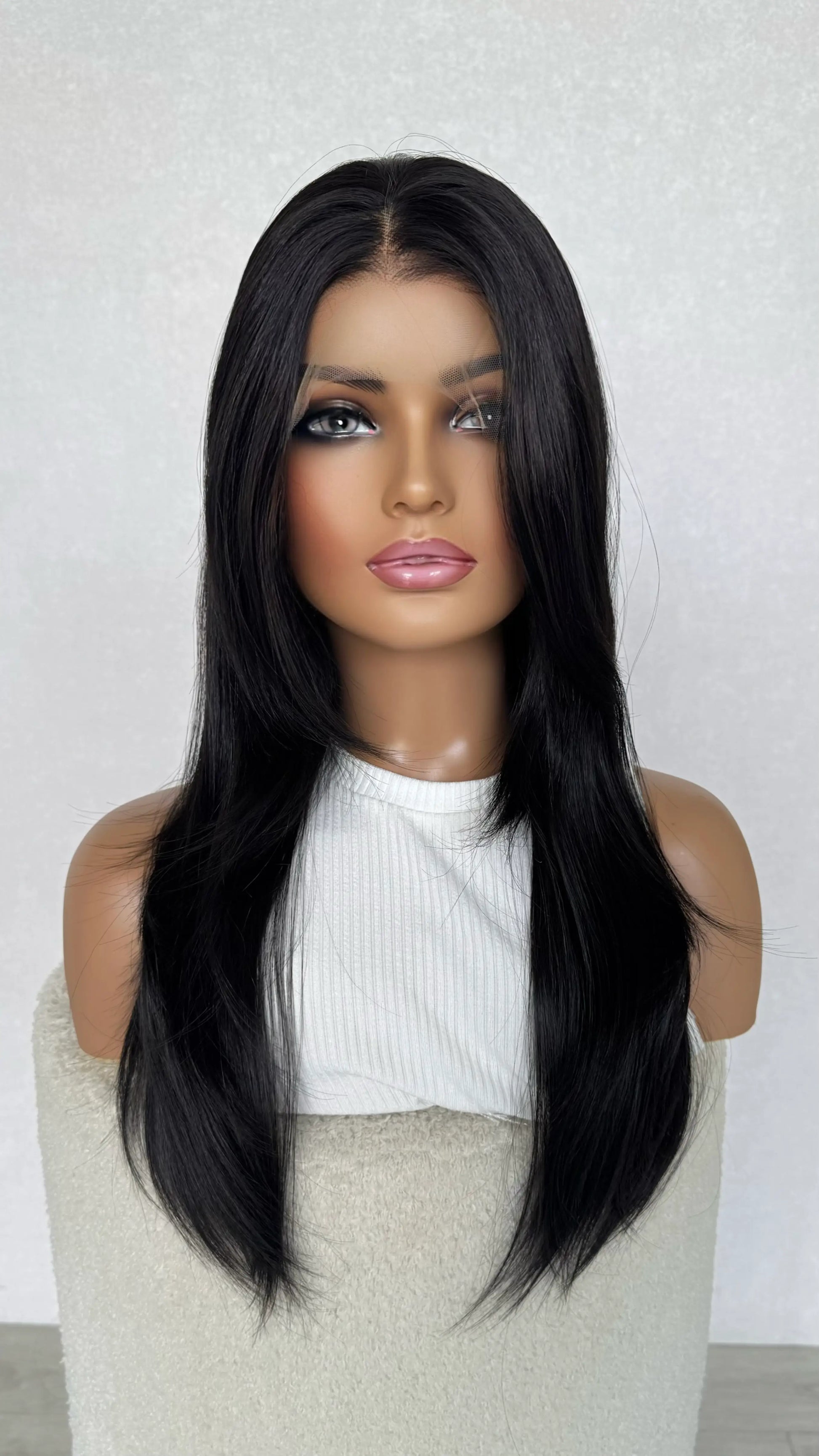 lacefront light weight synthetic wig australia, middle part.