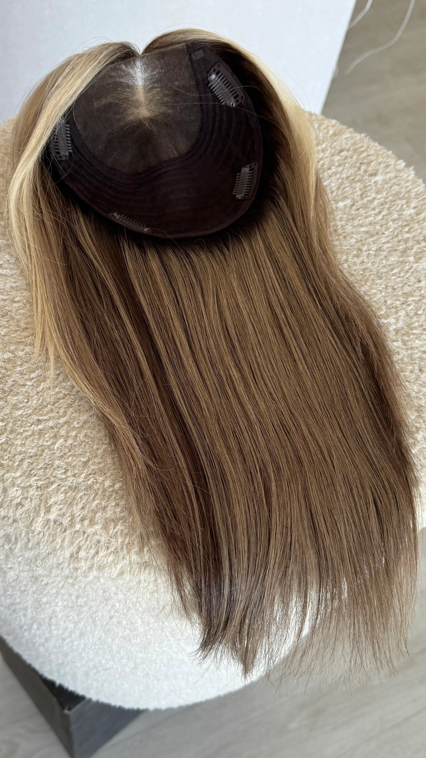 lacefront topper with 4x clips, structured cap base