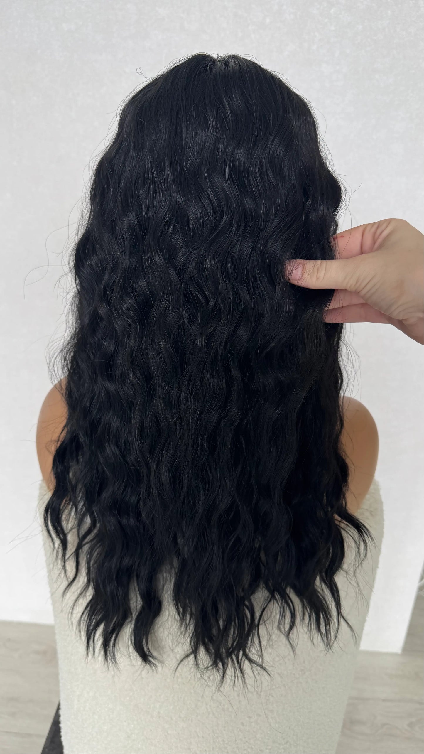 20-22 inch hair wavy black wig, heat safe synthetic wig, glueless wig.
