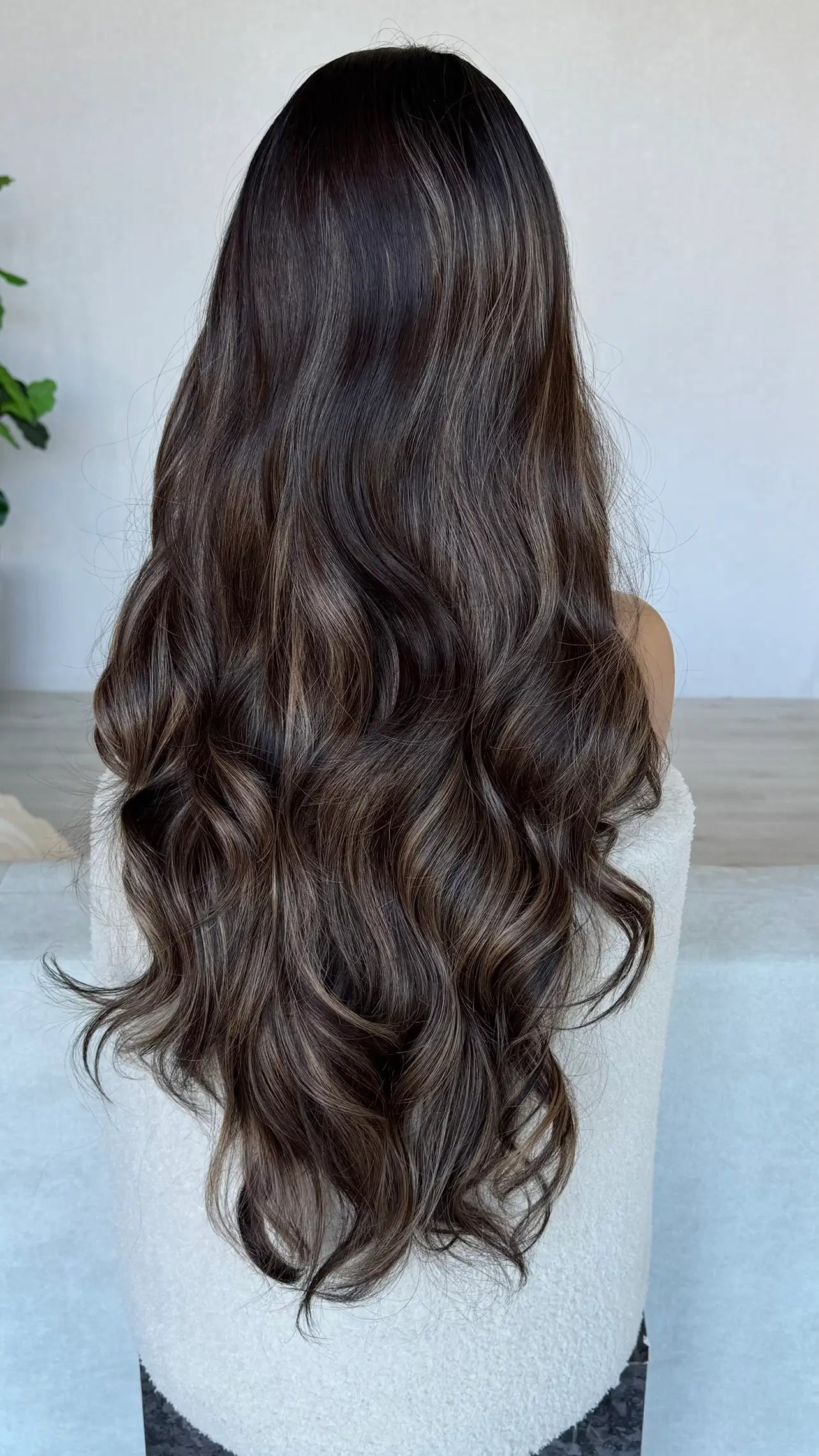 back view long hair with curls and highlights, long wig lacefront australia.