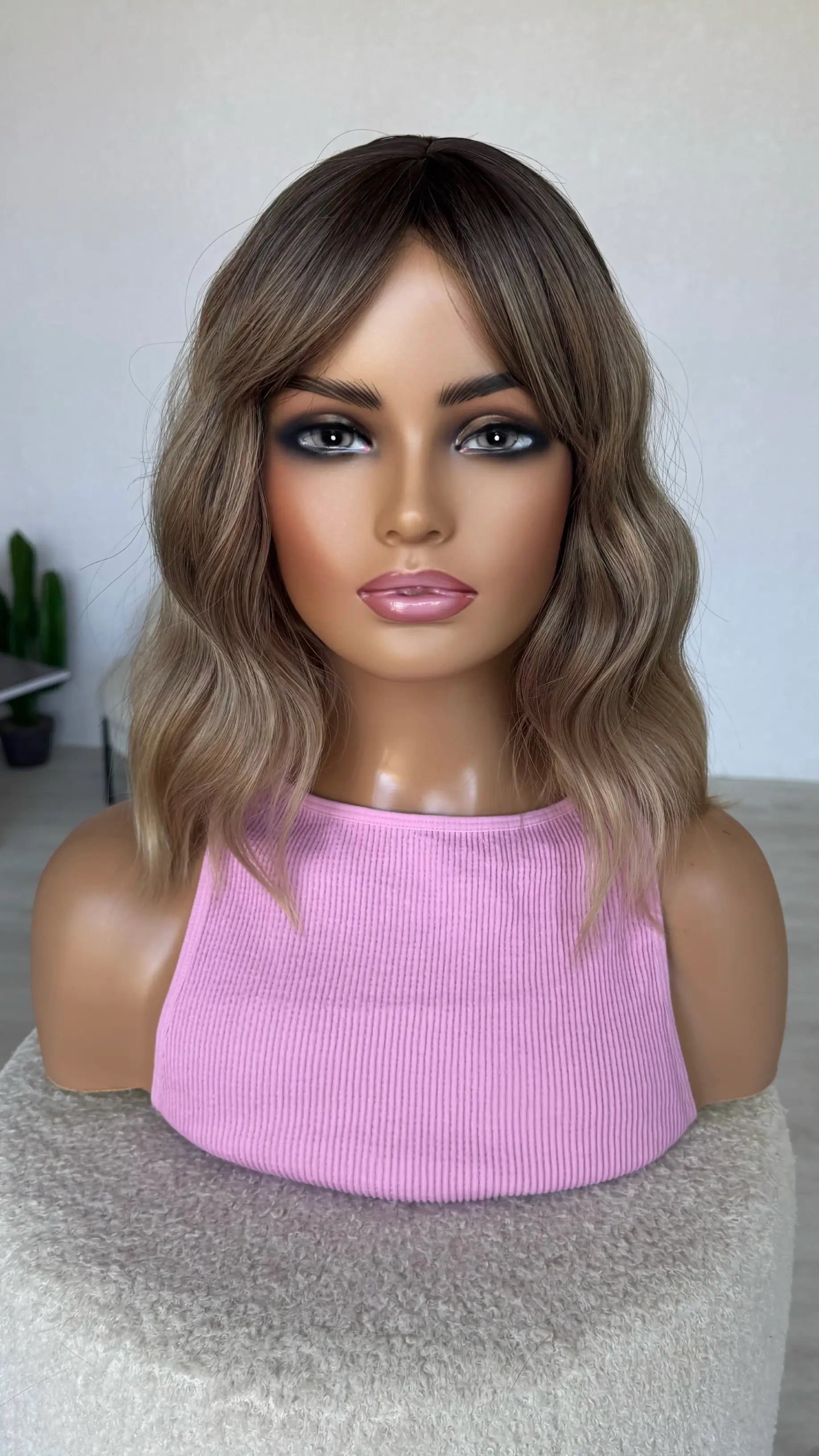fringe parted to the side, middle part, wavy fringe bob wig.