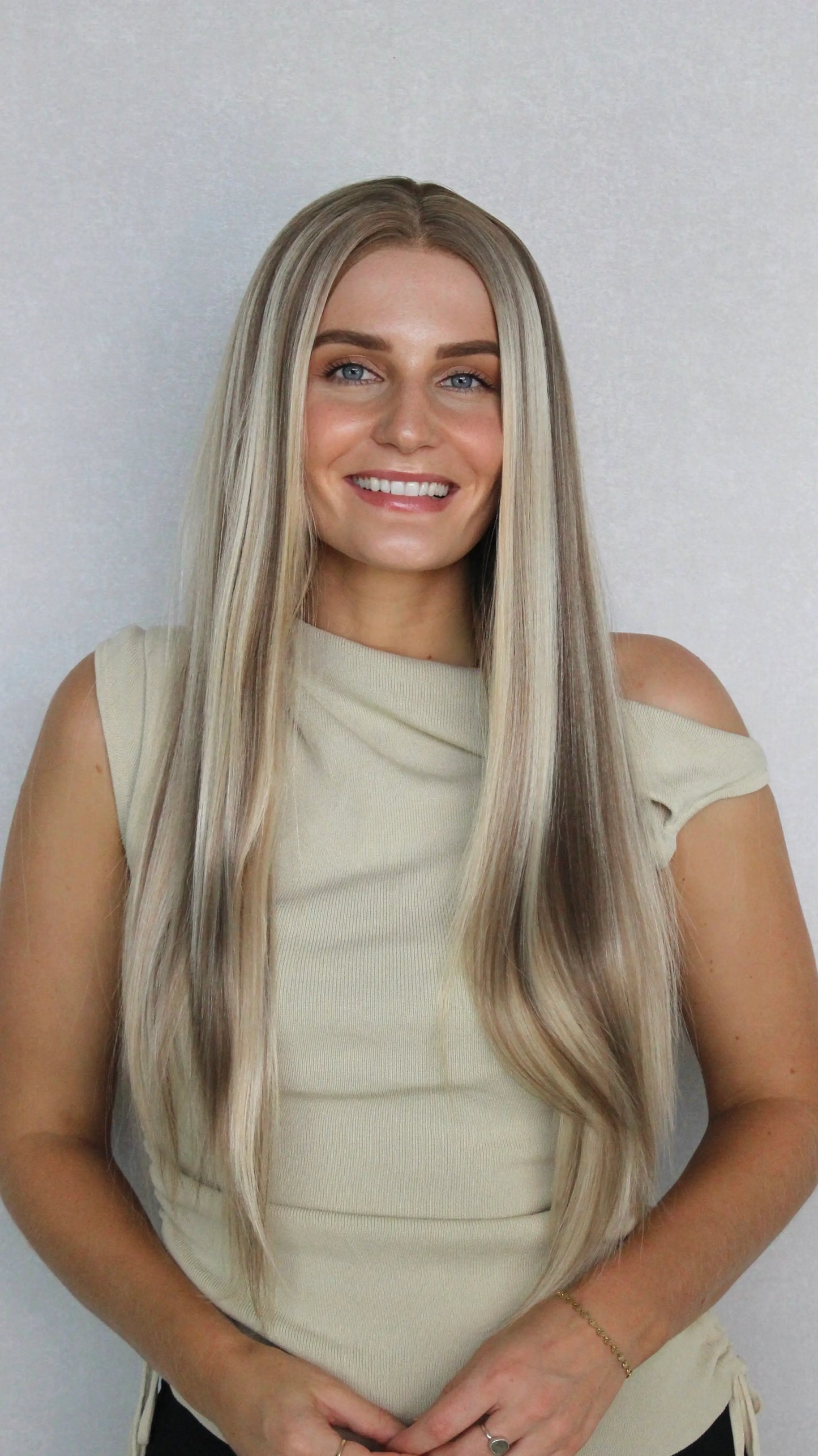 synthetic wig, front on, showing natural hair colours. heat safe wigs. styling hair.