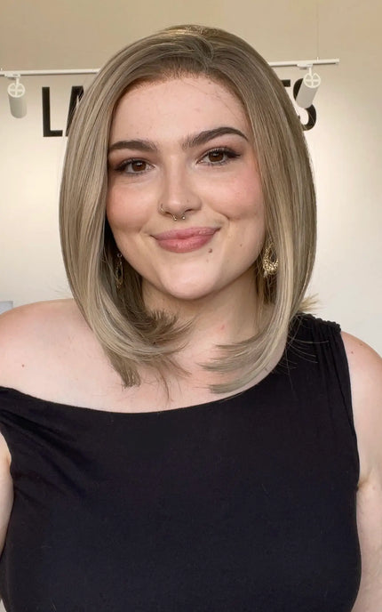 A glueless lace front beige blonde  wig with changeable parting for hairloss, alopecia, chemotherapy.