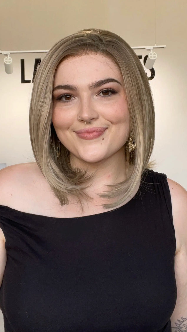 A glueless lace front beige blonde  wig with changeable parting for hairloss, alopecia, chemotherapy.