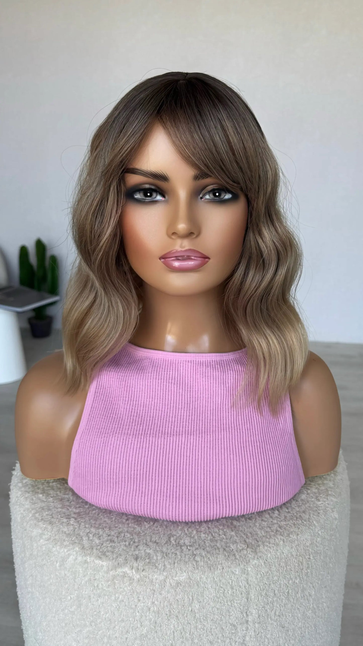 billie wavy fringe wig, ombre colour.