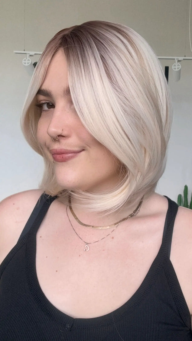 glueless synthetic wig. Light blonde with dark root, for hairloss, alopecia.