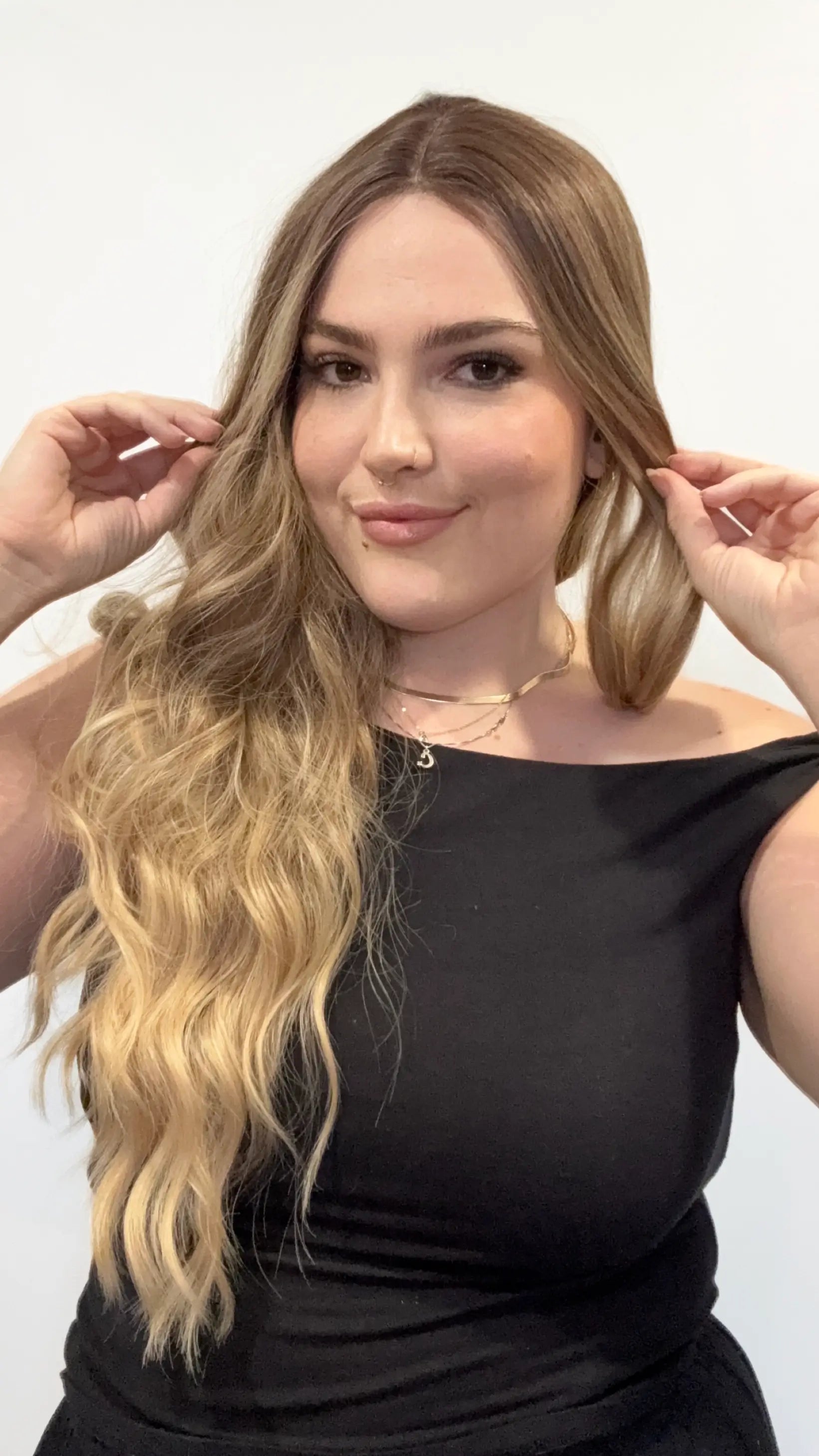 wavy hair ombre golden toned wig, middle part hair.