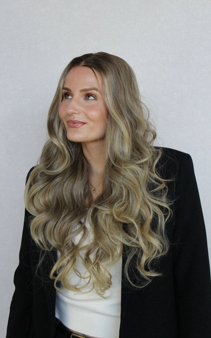 heaven synthetic gluless, blonde wig with lacefront, long curly hair.