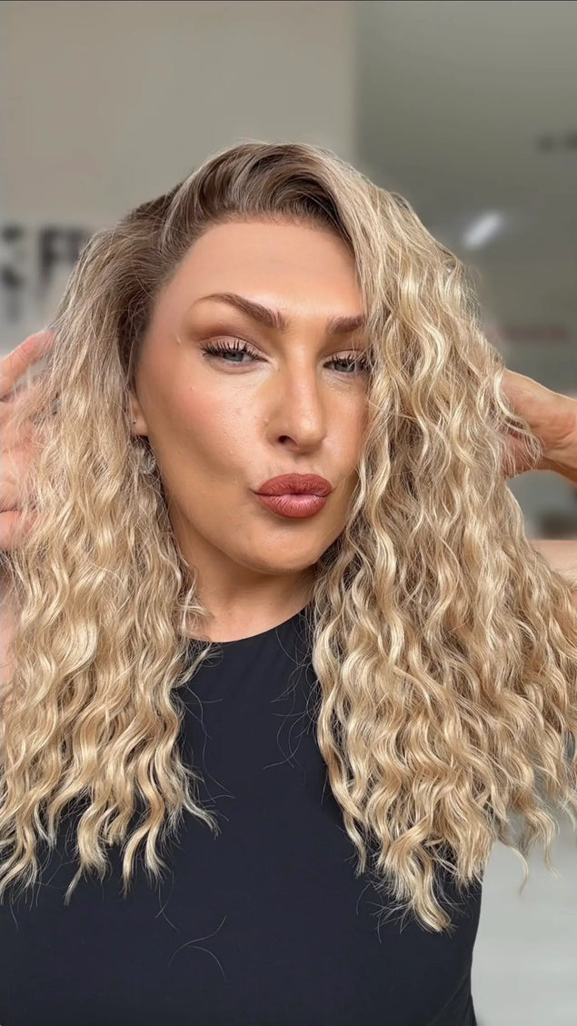 soft brown root to honey blonde curly hair wig with natural looking hairline, slight left side part, changeable parting lace front wig.