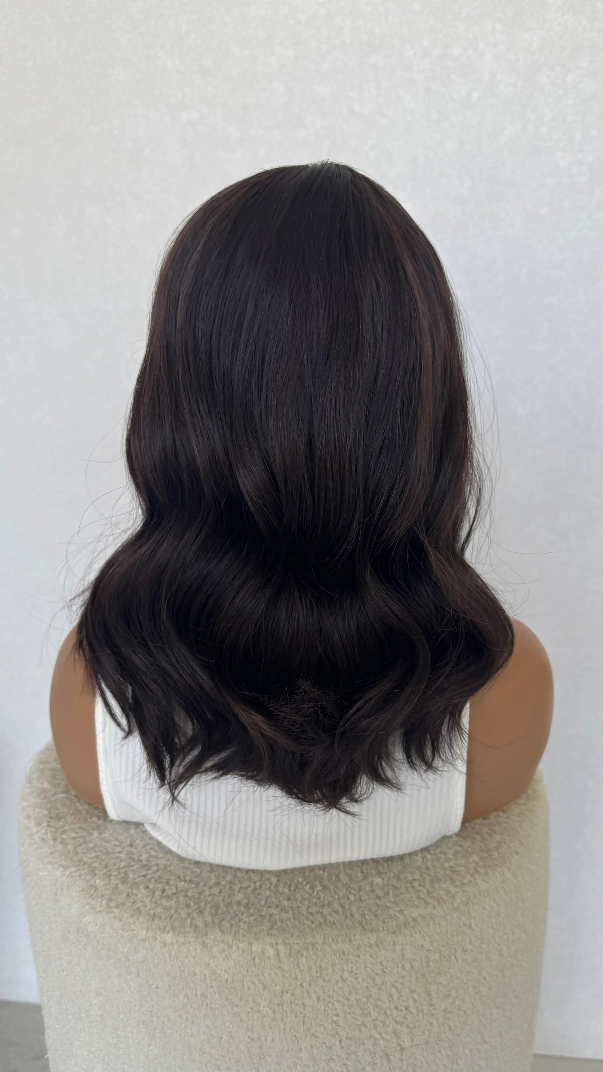 wavy hair dark brunette, from behind view, wavy hair wig.