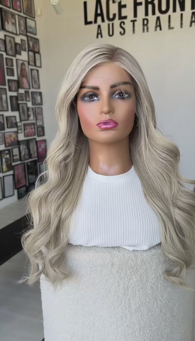 snow 26 inch platinum blonde with lowlights, lace front blonde wig curled hair, side part.