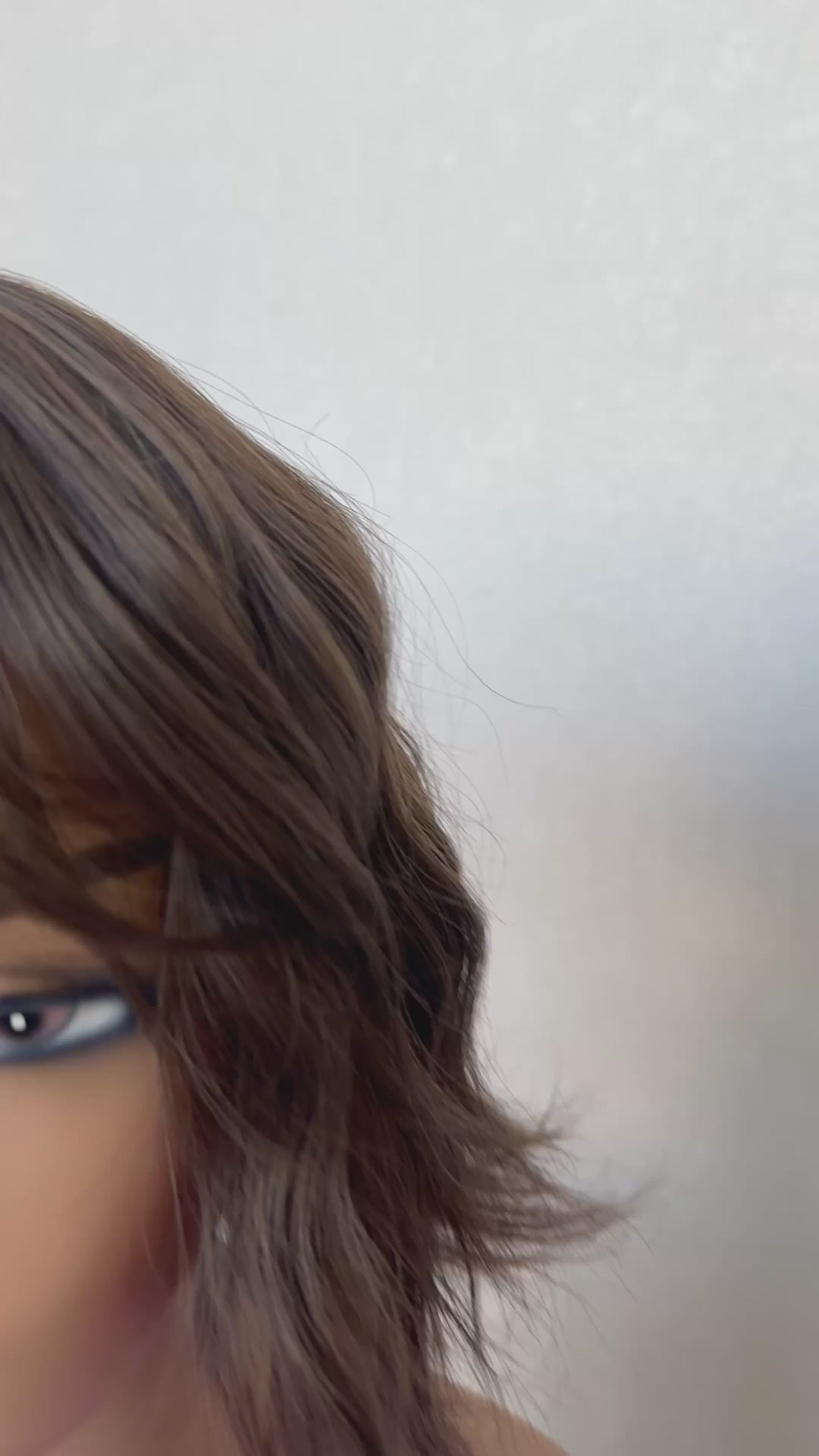 cool toned wavy bob fringe wig gluless synthetic australia, middle part 10 inch.