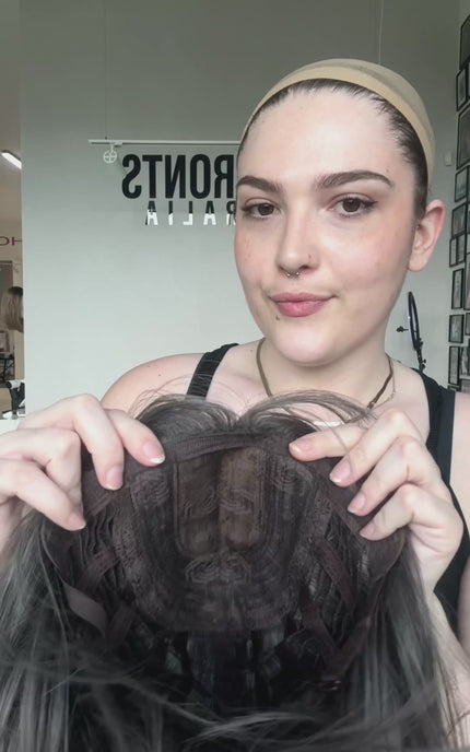 glueless salt and pepper grey synthetic wig for hairloss and alopecia.