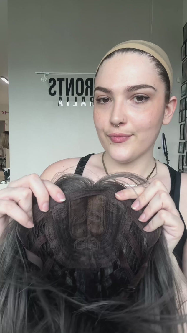 glueless salt and pepper grey synthetic wig for hairloss and alopecia.