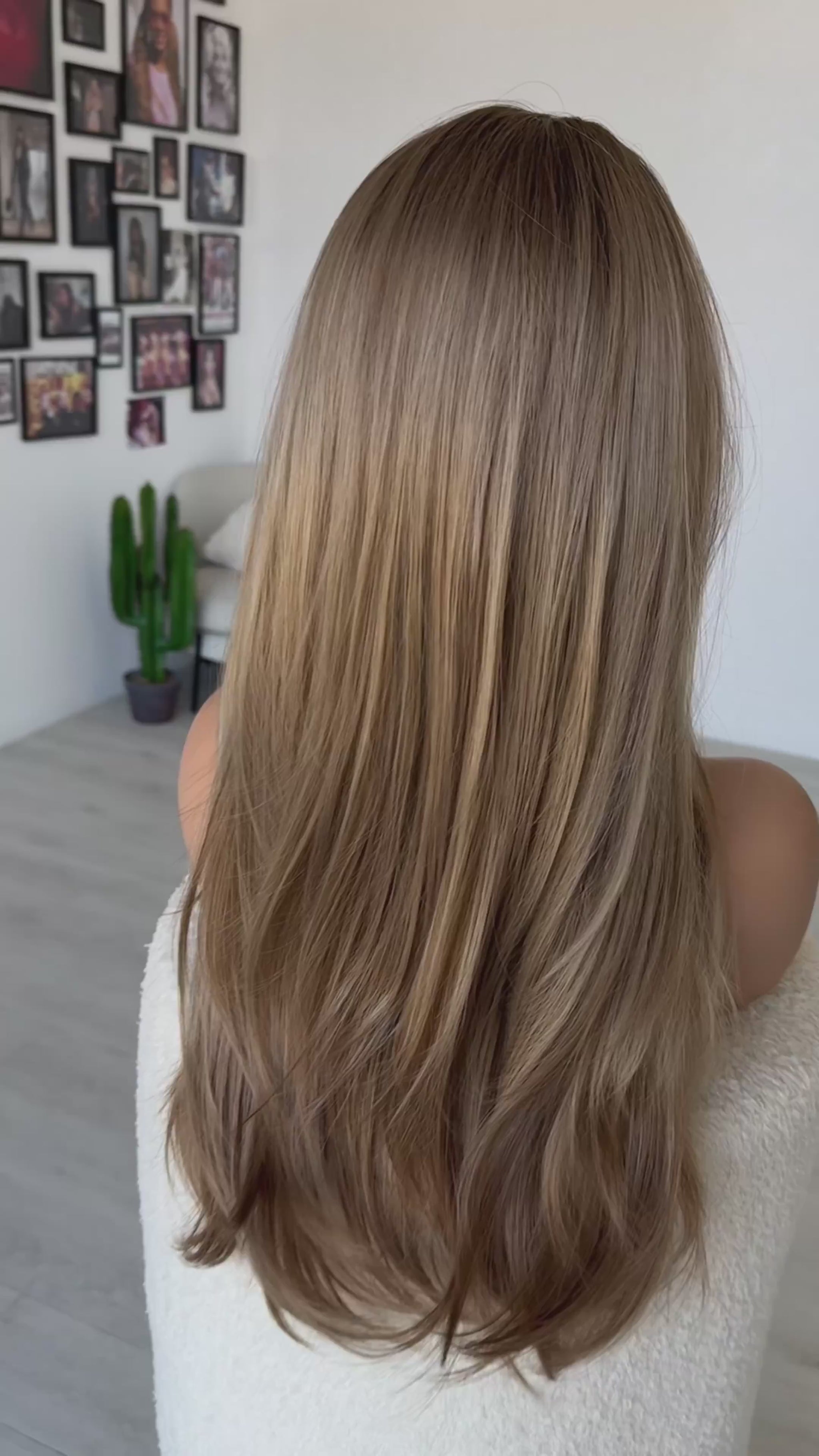 long blonde ombre wig with curtain bangs and middle part, heat safe wig, styable hair.
