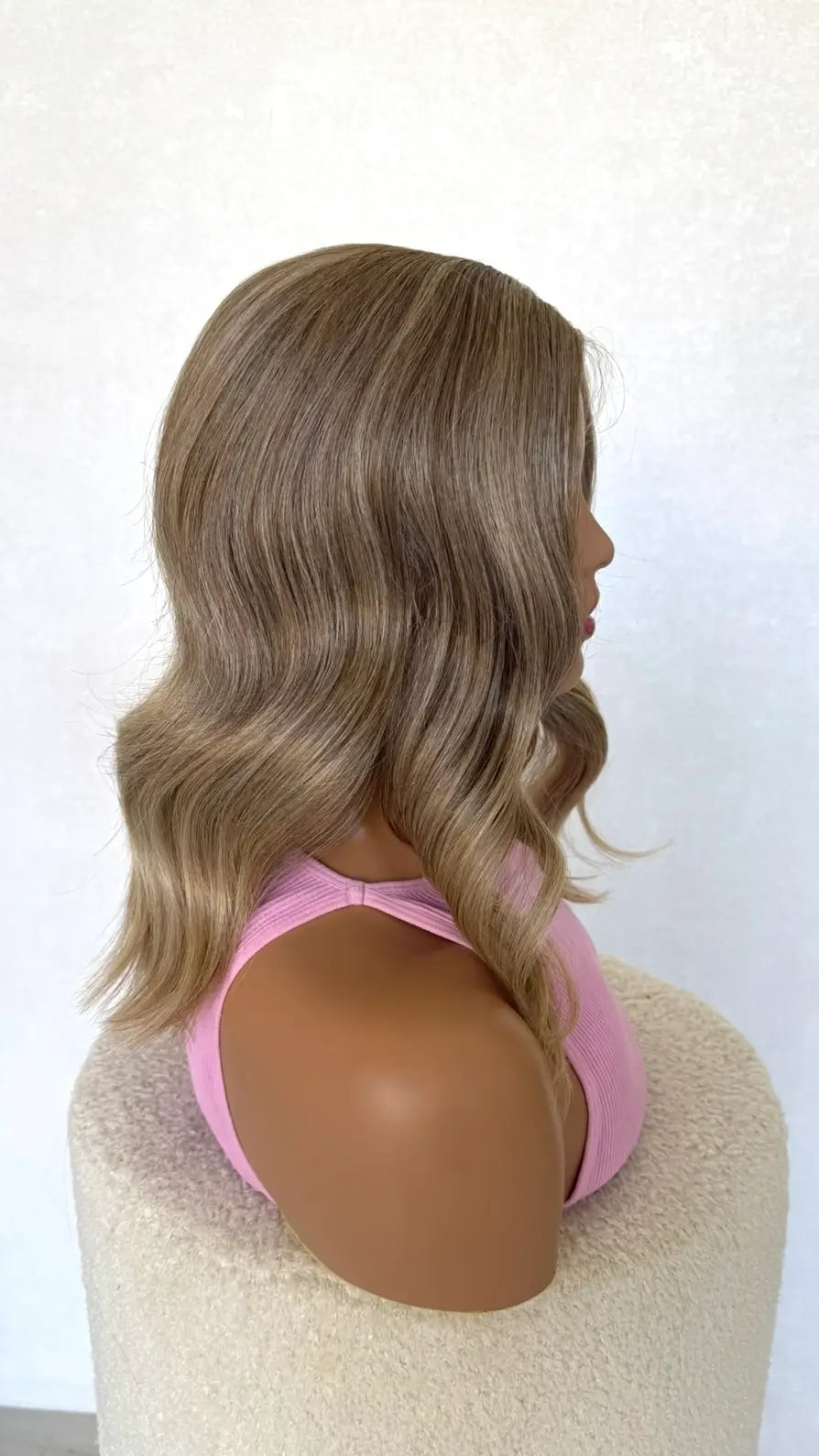 side on view, sandy blonde hair, lacefront sythetic wigs.