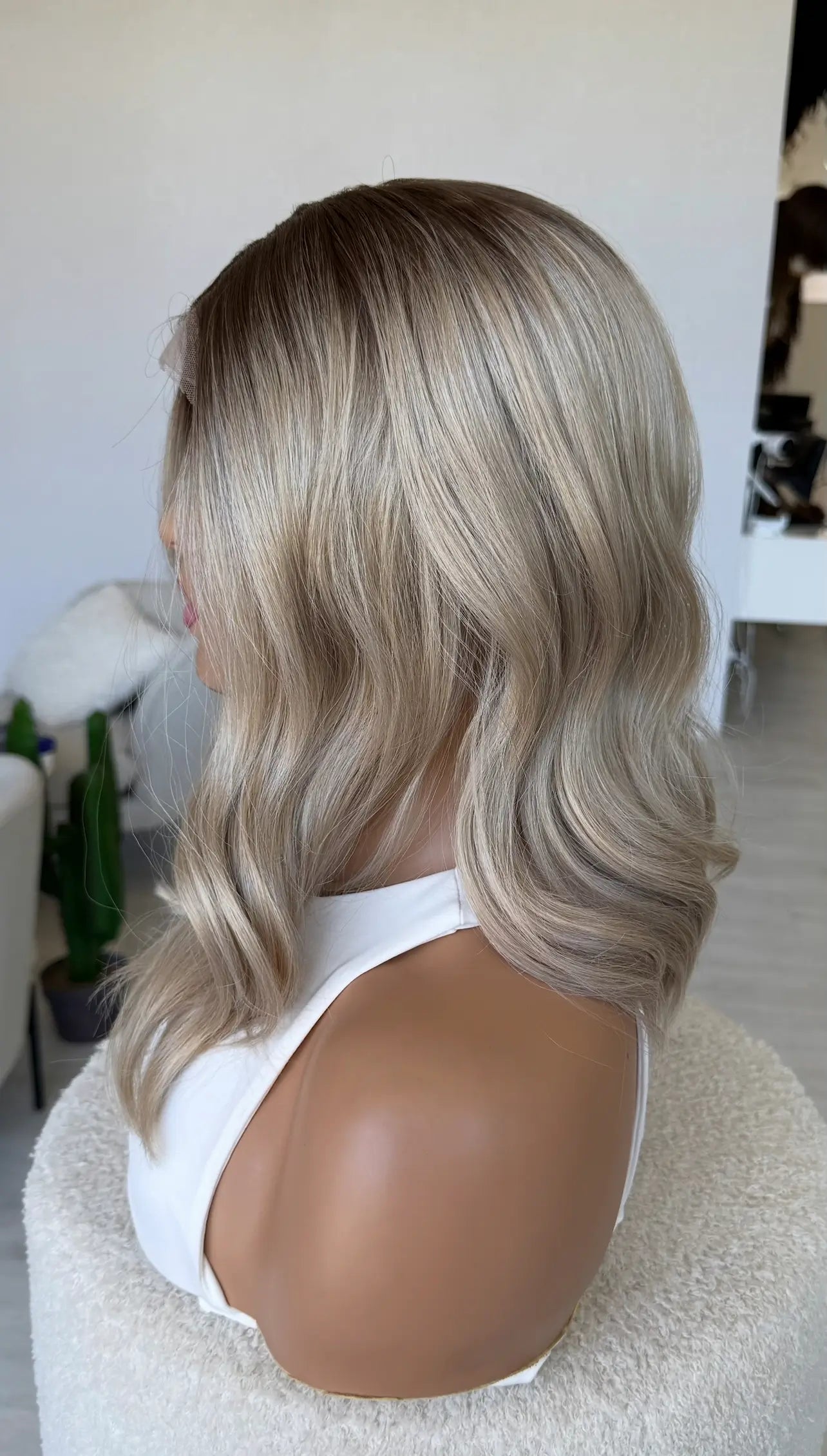 side on view showing colour of baddie wig, synthetic t-part lace front wig, australia synthetic wigs.