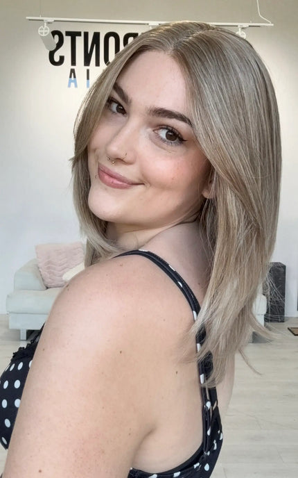 glueless small size synthetic wig in sandy blonde colour for women with hairloss.