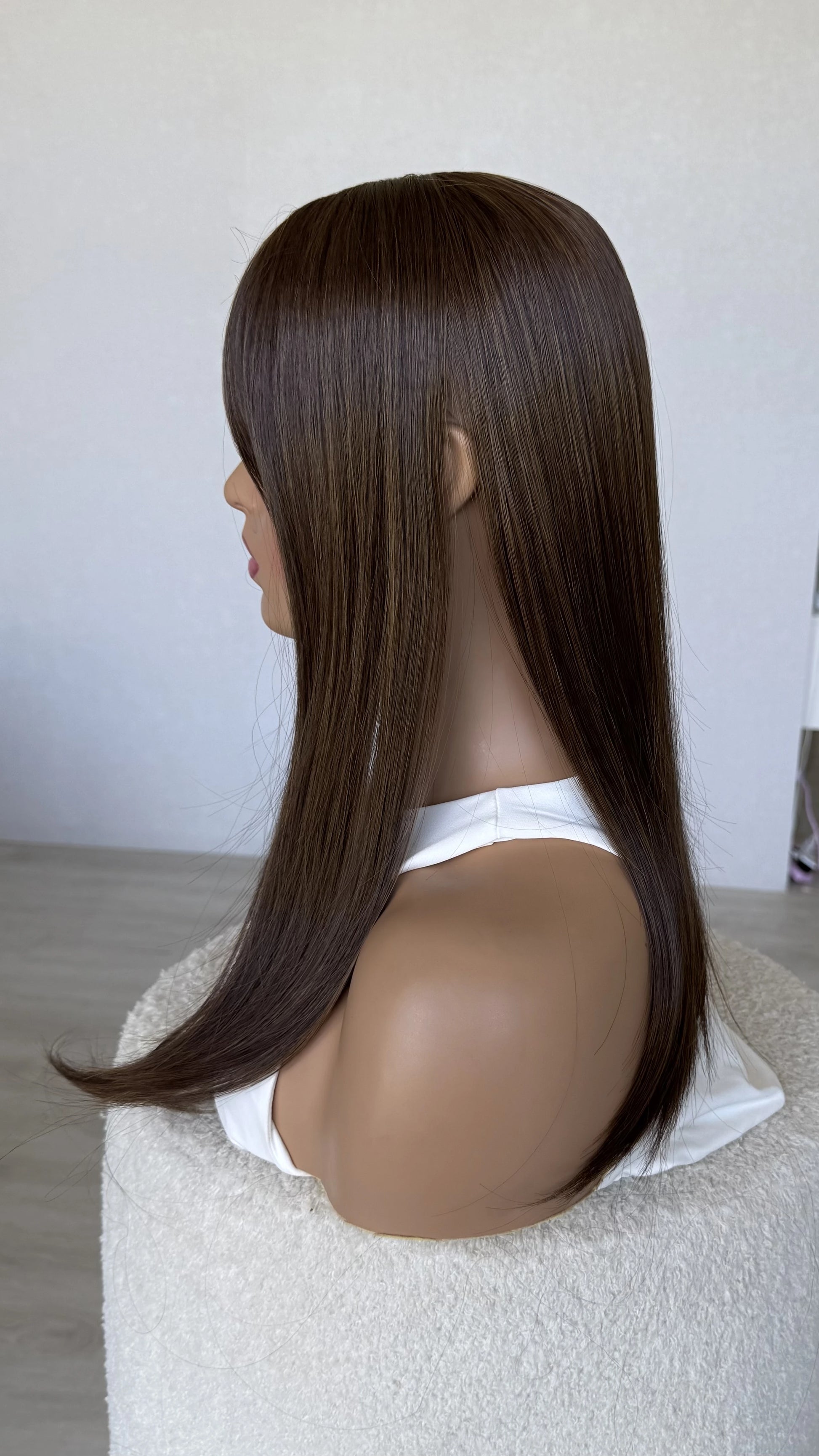 topper synthetic side on view