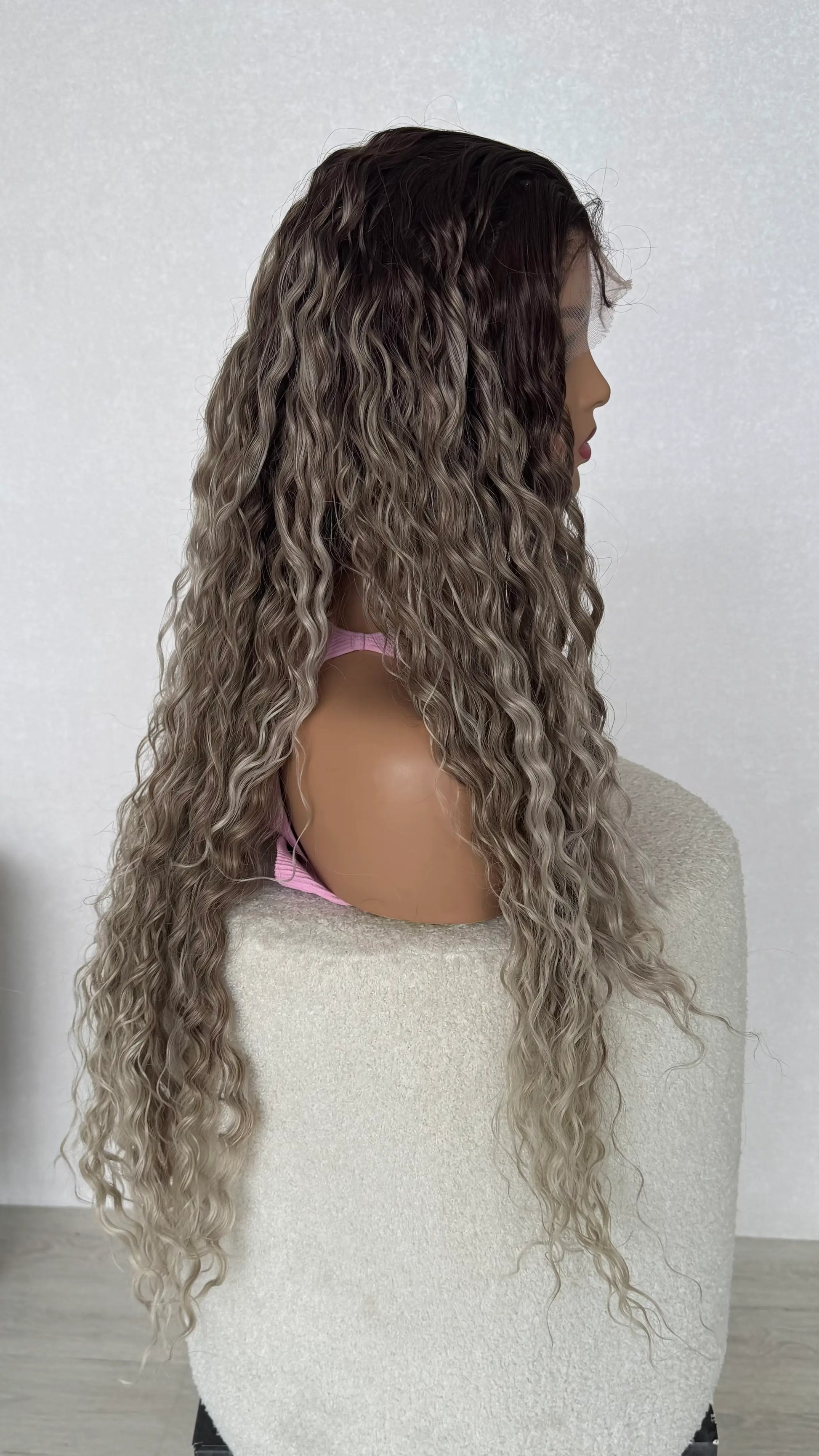 side view curly ash ombre wig with middle part changable parting.