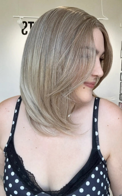 synthetic sandy blonde hair 14 inch wig with glueless small cap.