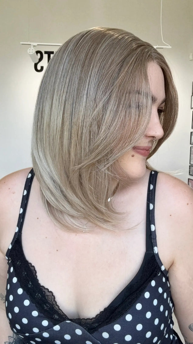 synthetic sandy blonde hair 14 inch wig with glueless small cap.