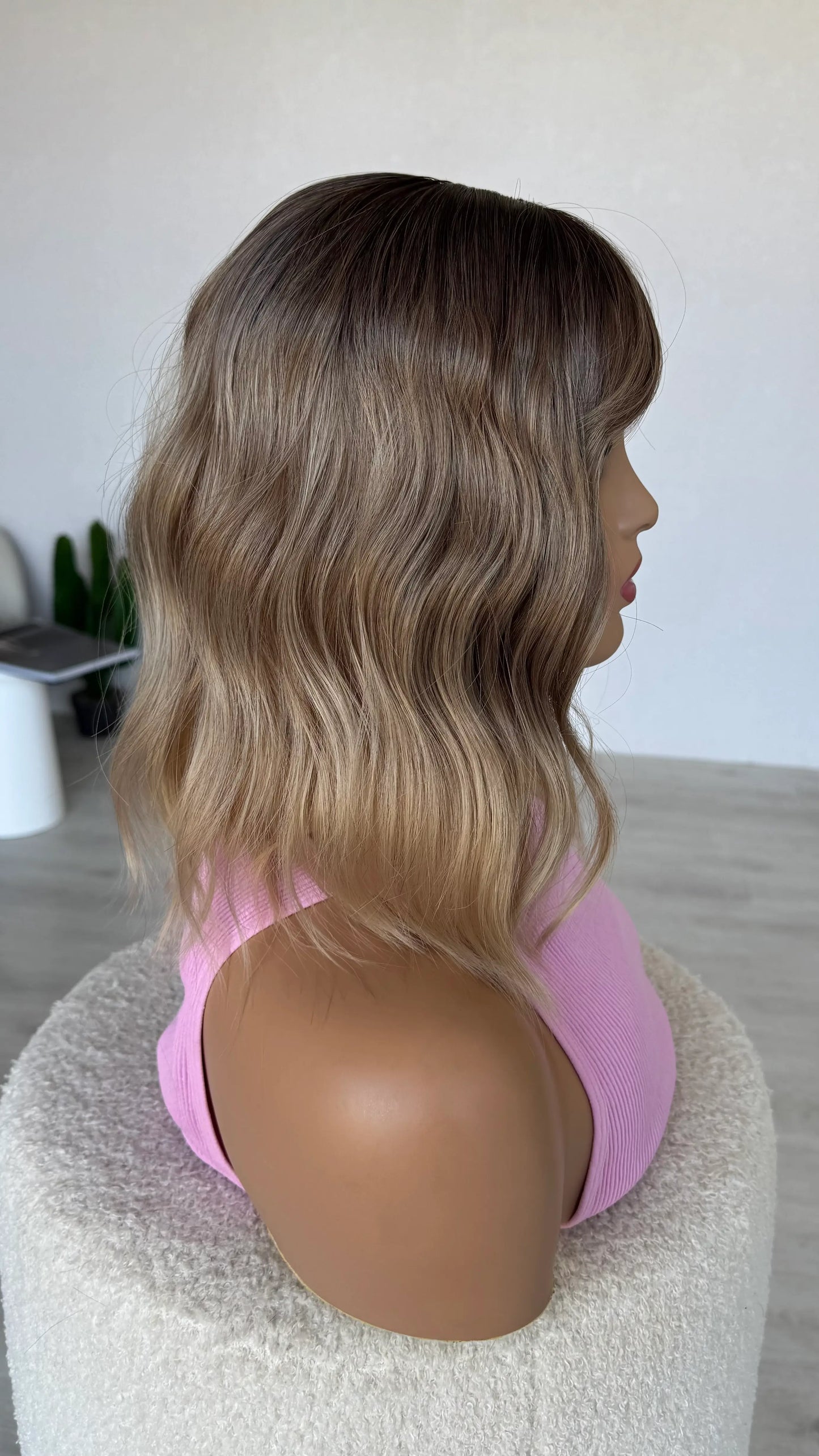 side view wavy fringe wig, middle part