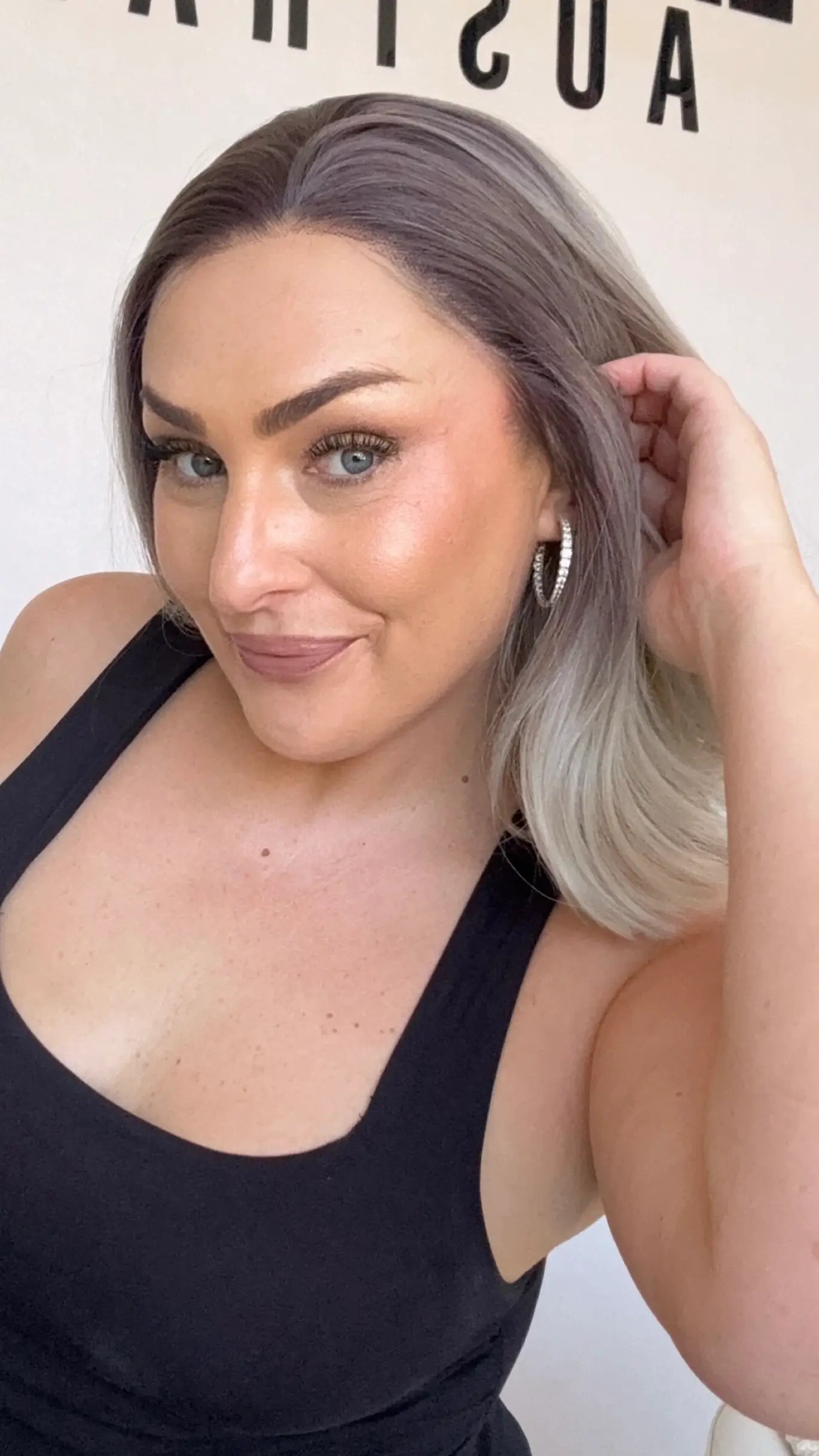 heat safe glueless synthetic wig, silver ash hair with dark root, lace wig